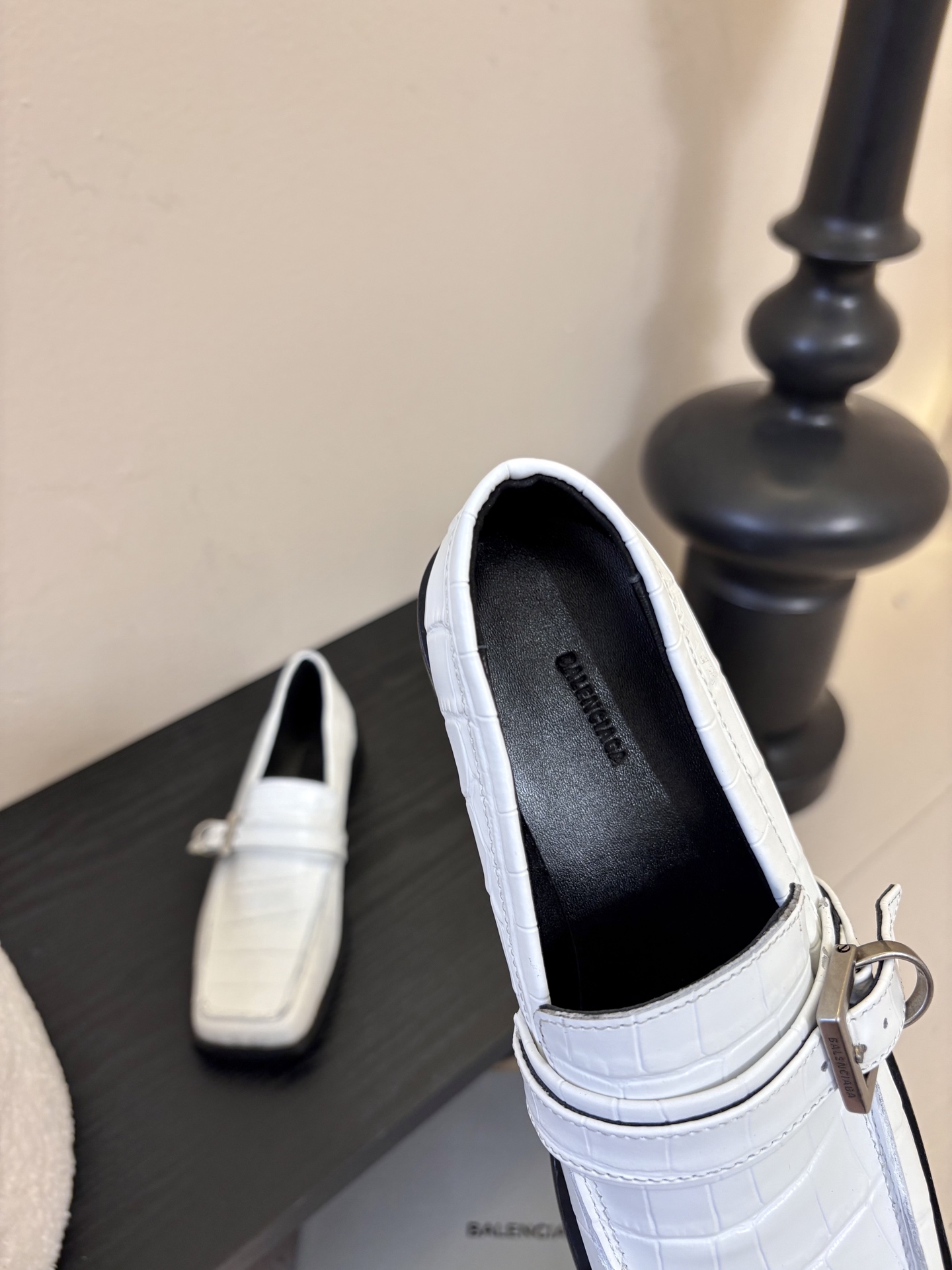26春夏新款Balenciaga巴黎世家26Fw Bel Air鳄鱼纹压纹牛皮乐福鞋方头搭扣一脚蹬小皮鞋