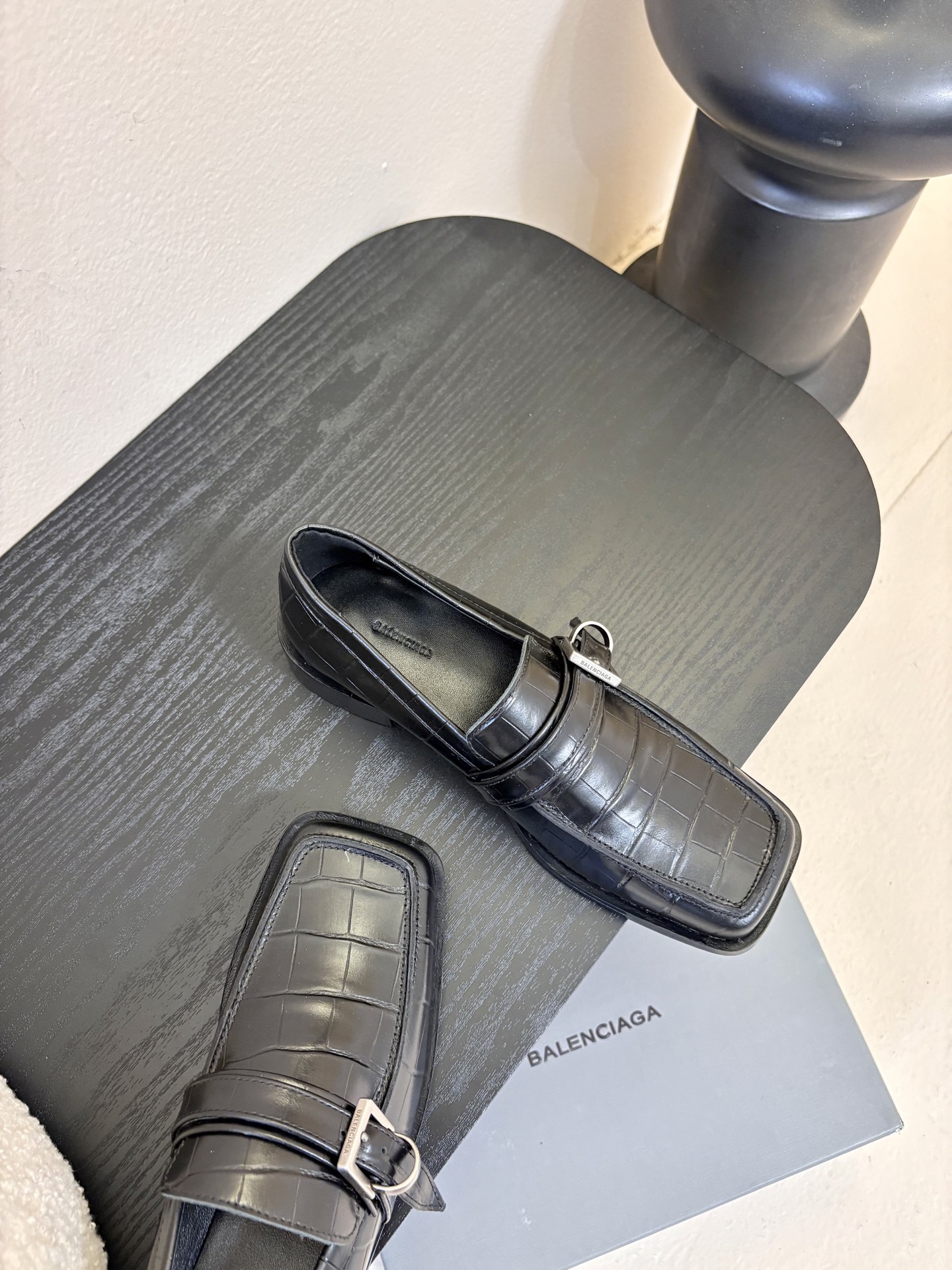 26春夏新款Balenciaga巴黎世家26Fw Bel Air鳄鱼纹压纹牛皮乐福鞋方头搭扣一脚蹬小皮鞋