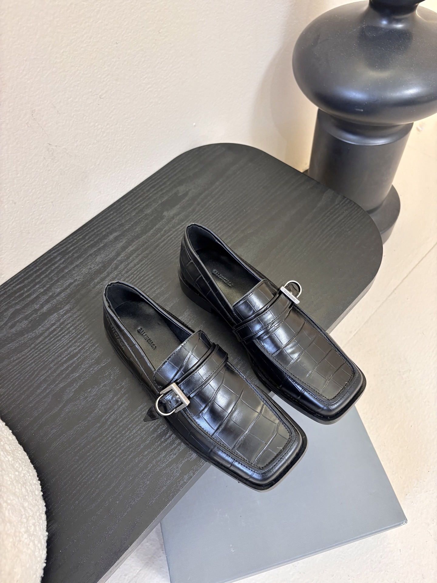 26春夏新款Balenciaga巴黎世家26Fw Bel Air鳄鱼纹压纹牛皮乐福鞋方头搭扣一脚蹬小皮鞋