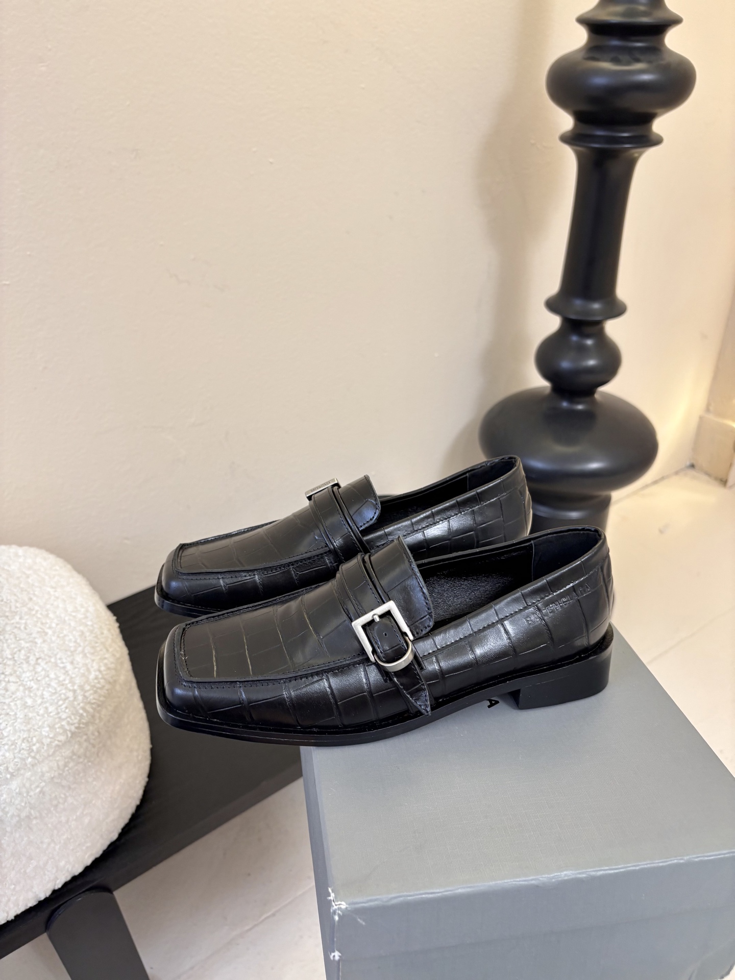 26春夏新款Balenciaga巴黎世家26Fw Bel Air鳄鱼纹压纹牛皮乐福鞋方头搭扣一脚蹬小皮鞋