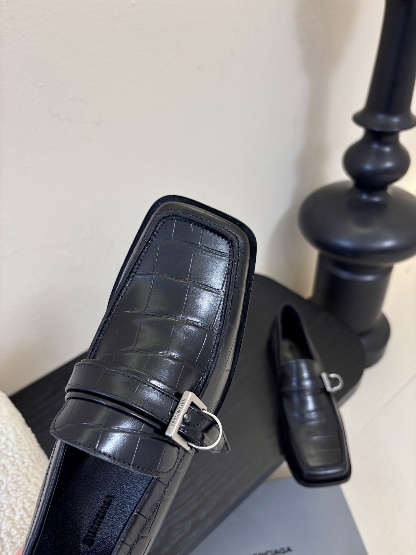 26春夏新款Balenciaga巴黎世家26Fw Bel Air鳄鱼纹压纹牛皮乐福鞋方头搭扣一脚蹬小皮鞋