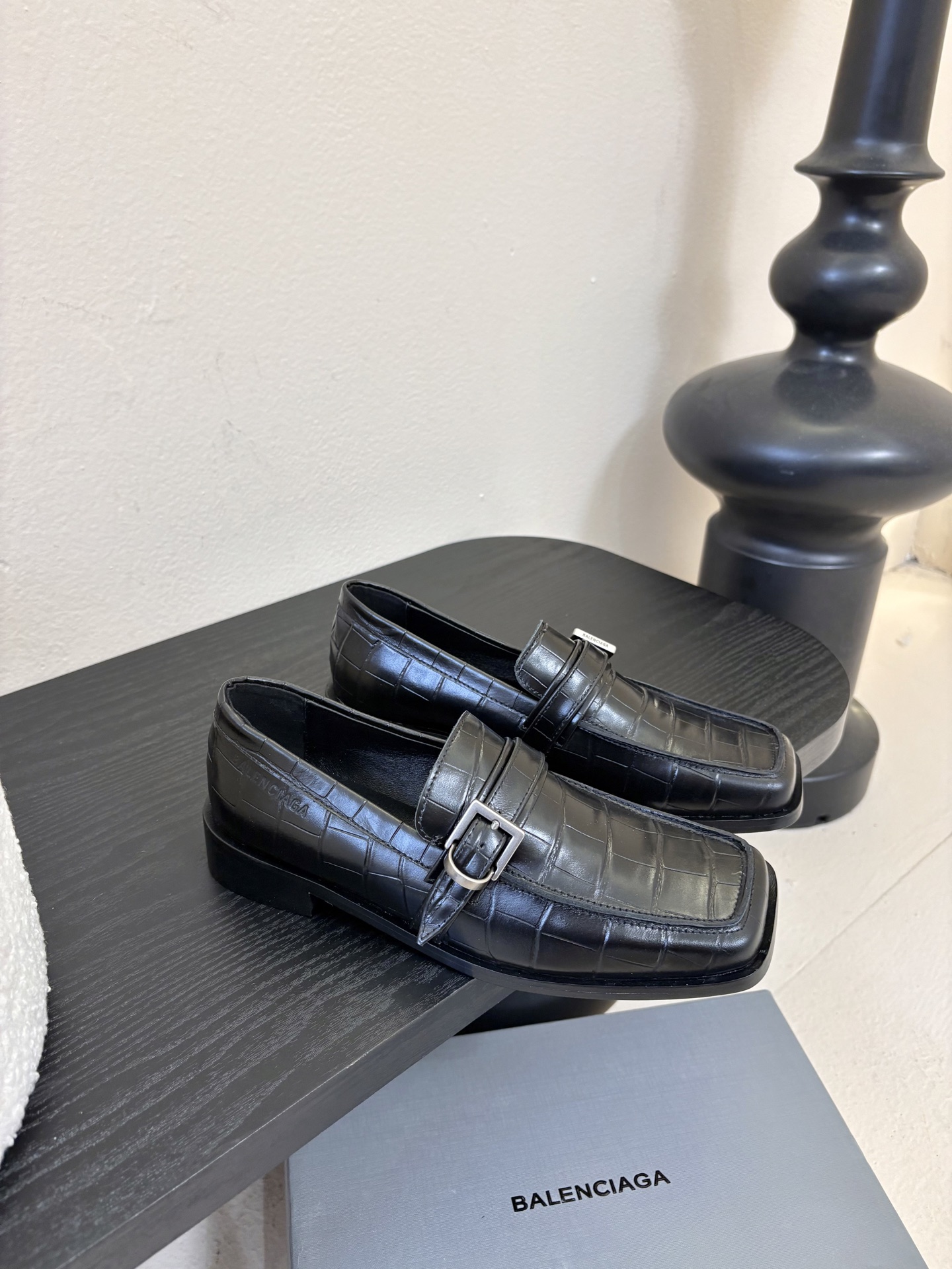 26春夏新款Balenciaga巴黎世家26Fw Bel Air鳄鱼纹压纹牛皮乐福鞋方头搭扣一脚蹬小皮鞋
