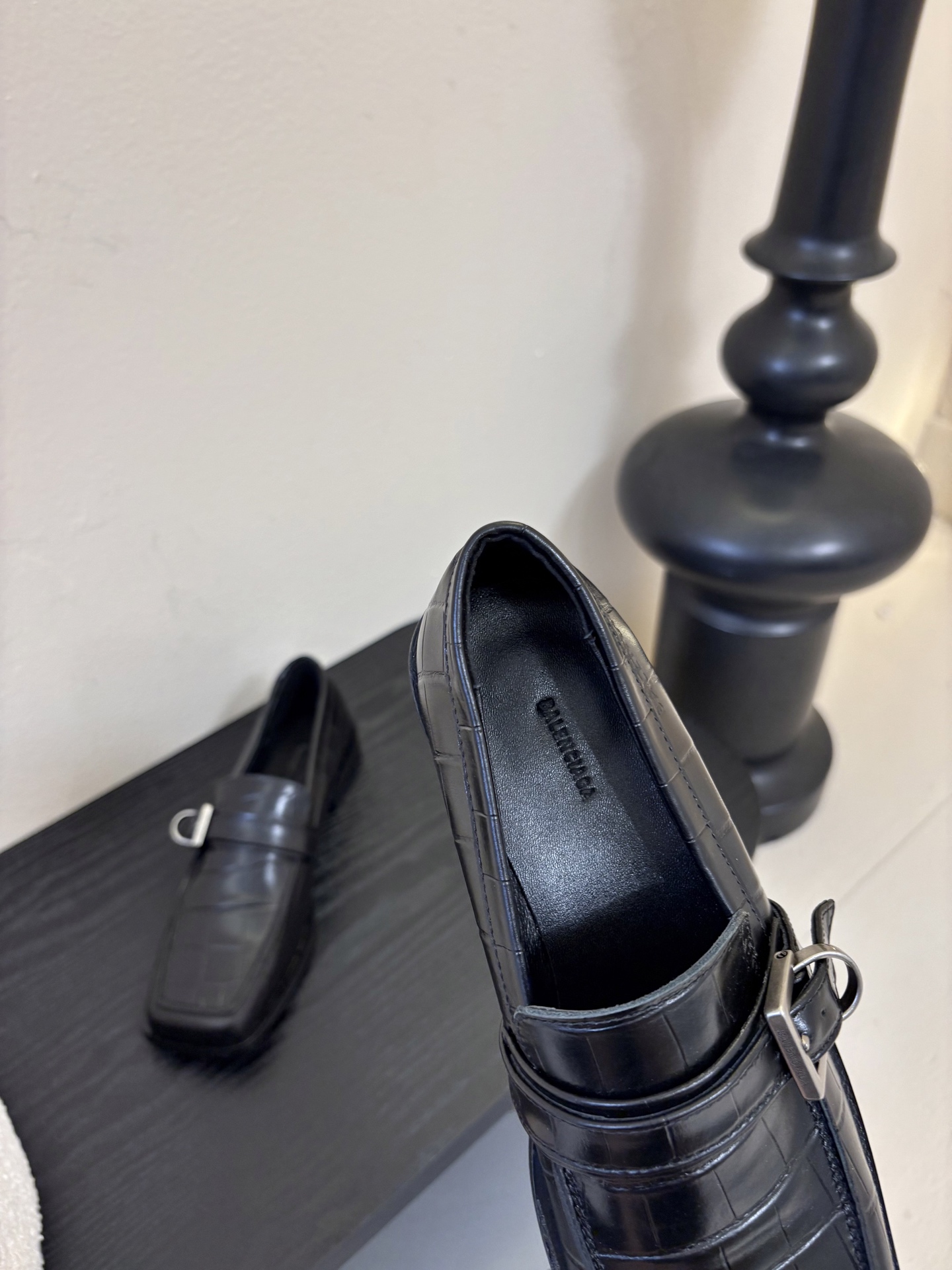 26春夏新款Balenciaga巴黎世家26Fw Bel Air鳄鱼纹压纹牛皮乐福鞋方头搭扣一脚蹬小皮鞋