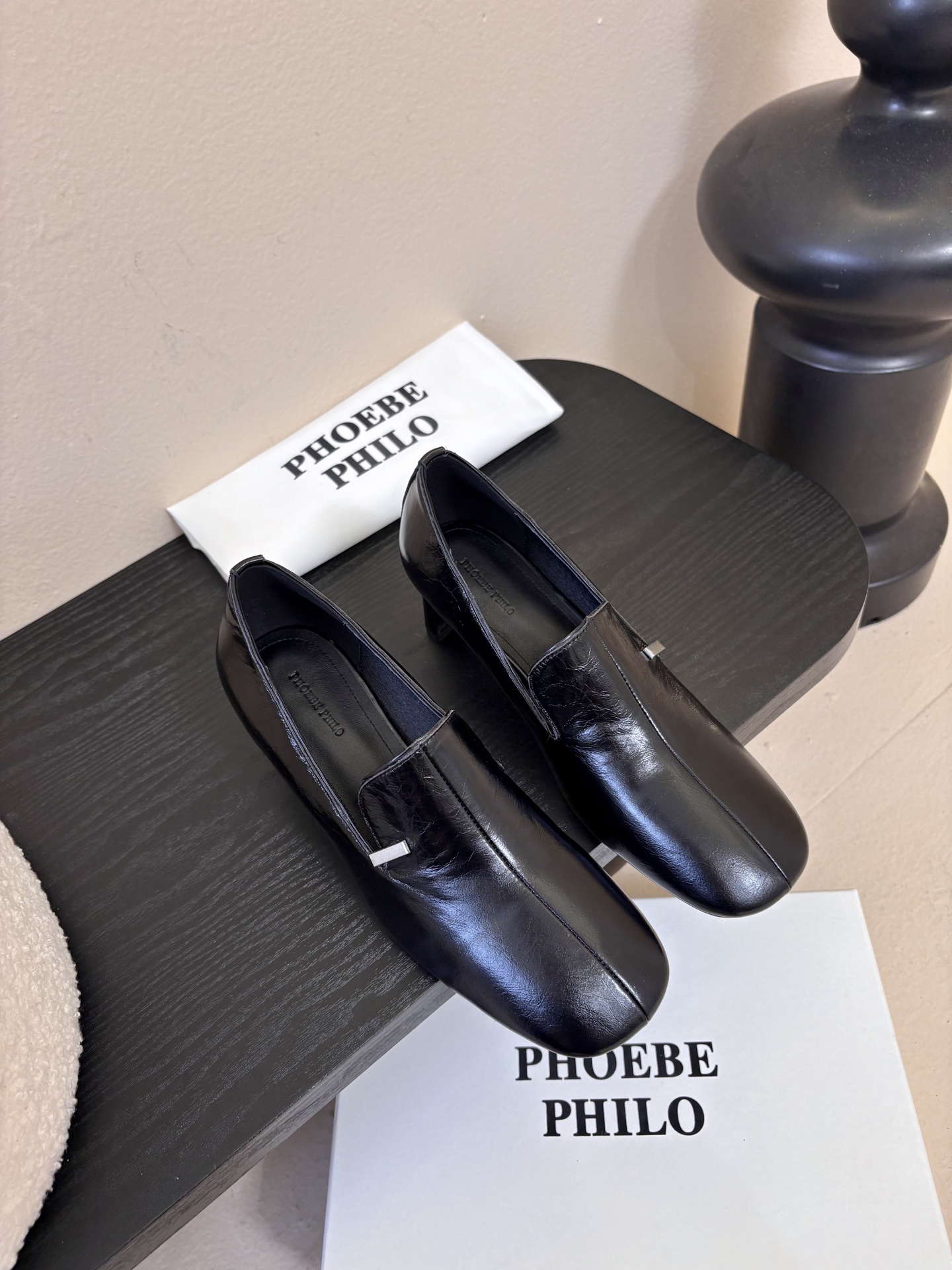 PHOEBE PHILO 早春新款高跟鞋👠简单的线条和低调的色彩，简约硬朗大女主风🤩时尚通勤两不误💯对版