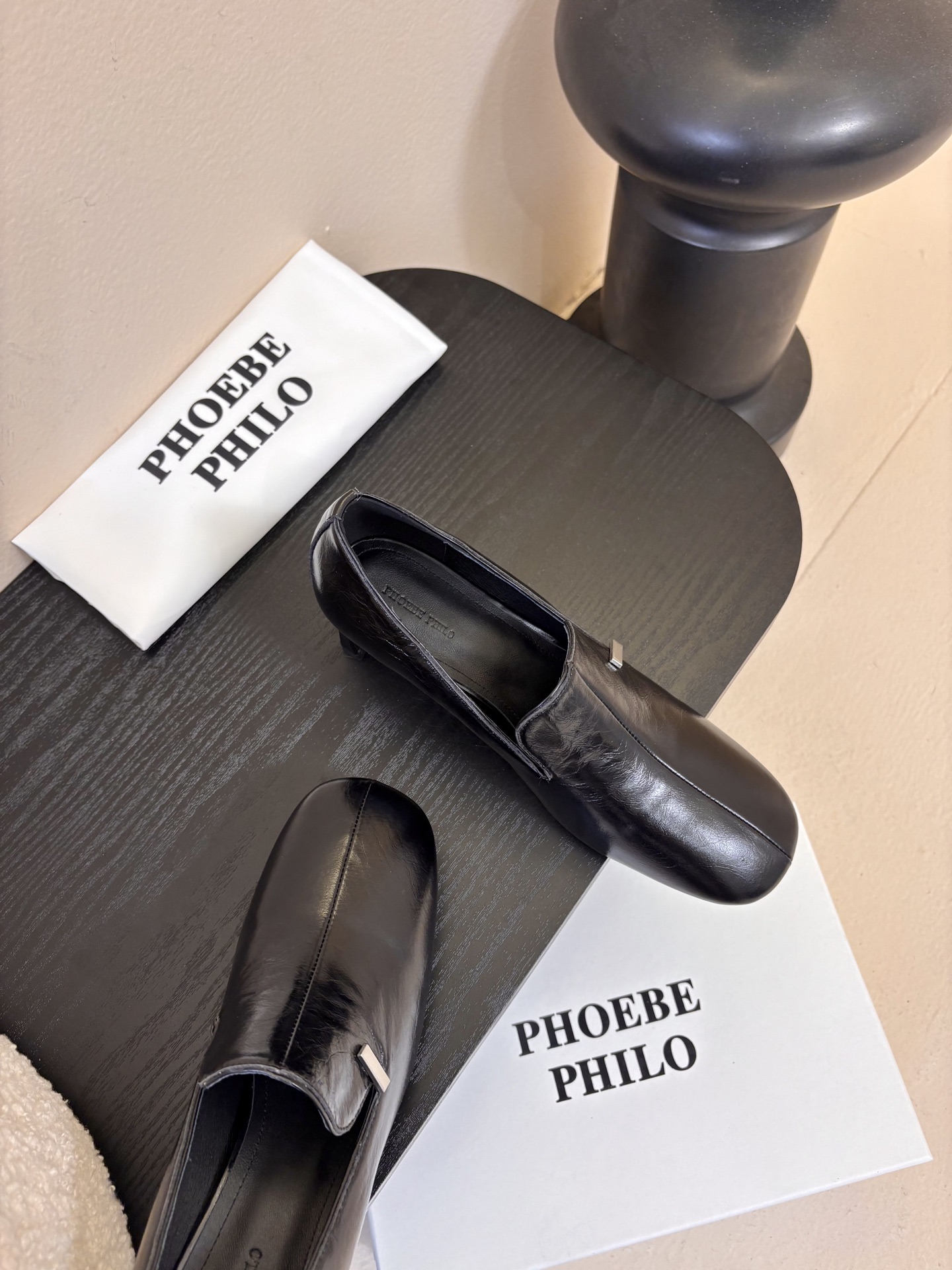 PHOEBE PHILO 早春新款高跟鞋👠简单的线条和低调的色彩，简约硬朗大女主风🤩时尚通勤两不误💯对版