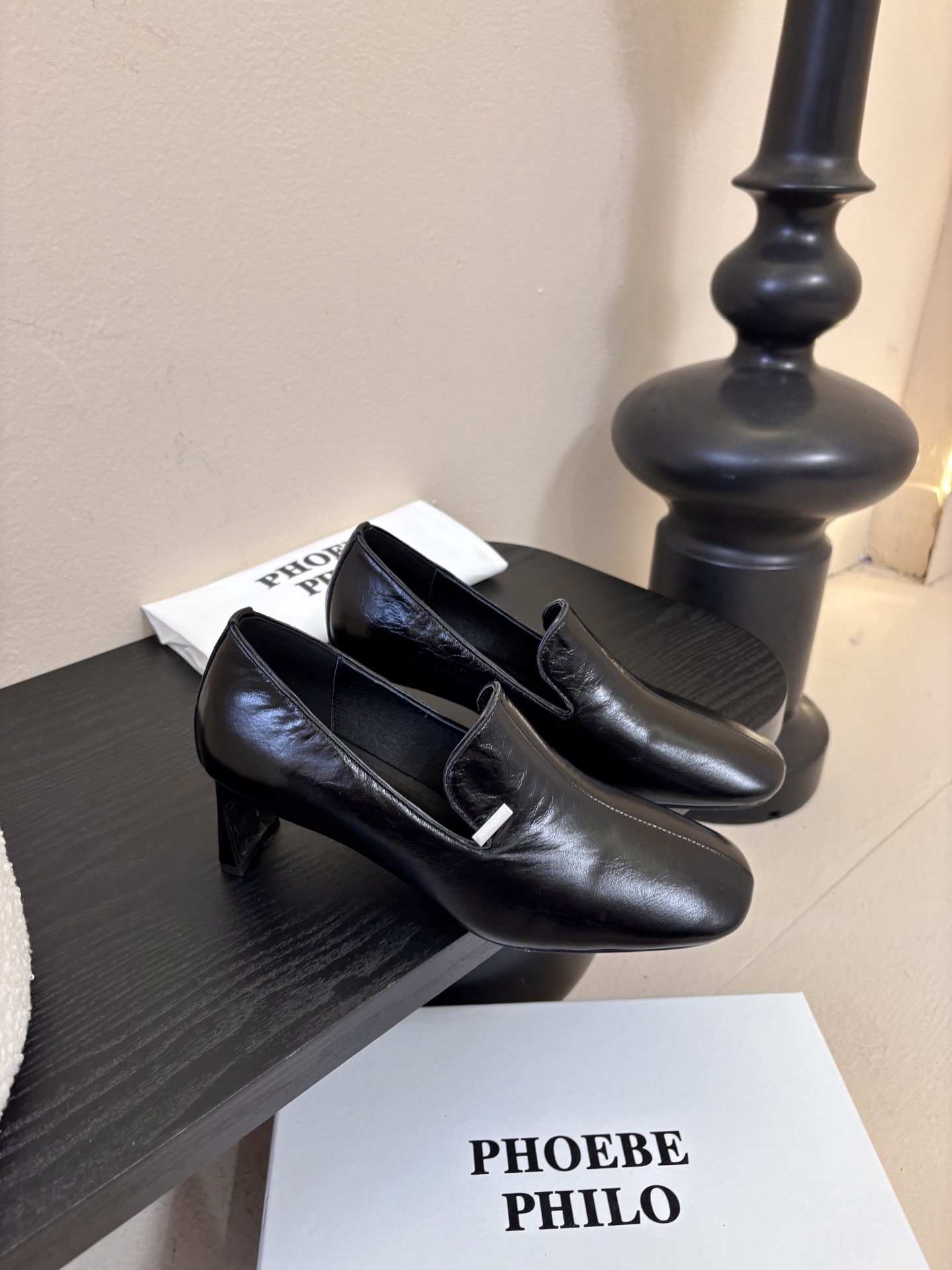 PHOEBE PHILO 早春新款高跟鞋👠简单的线条和低调的色彩，简约硬朗大女主风🤩时尚通勤两不误💯对版