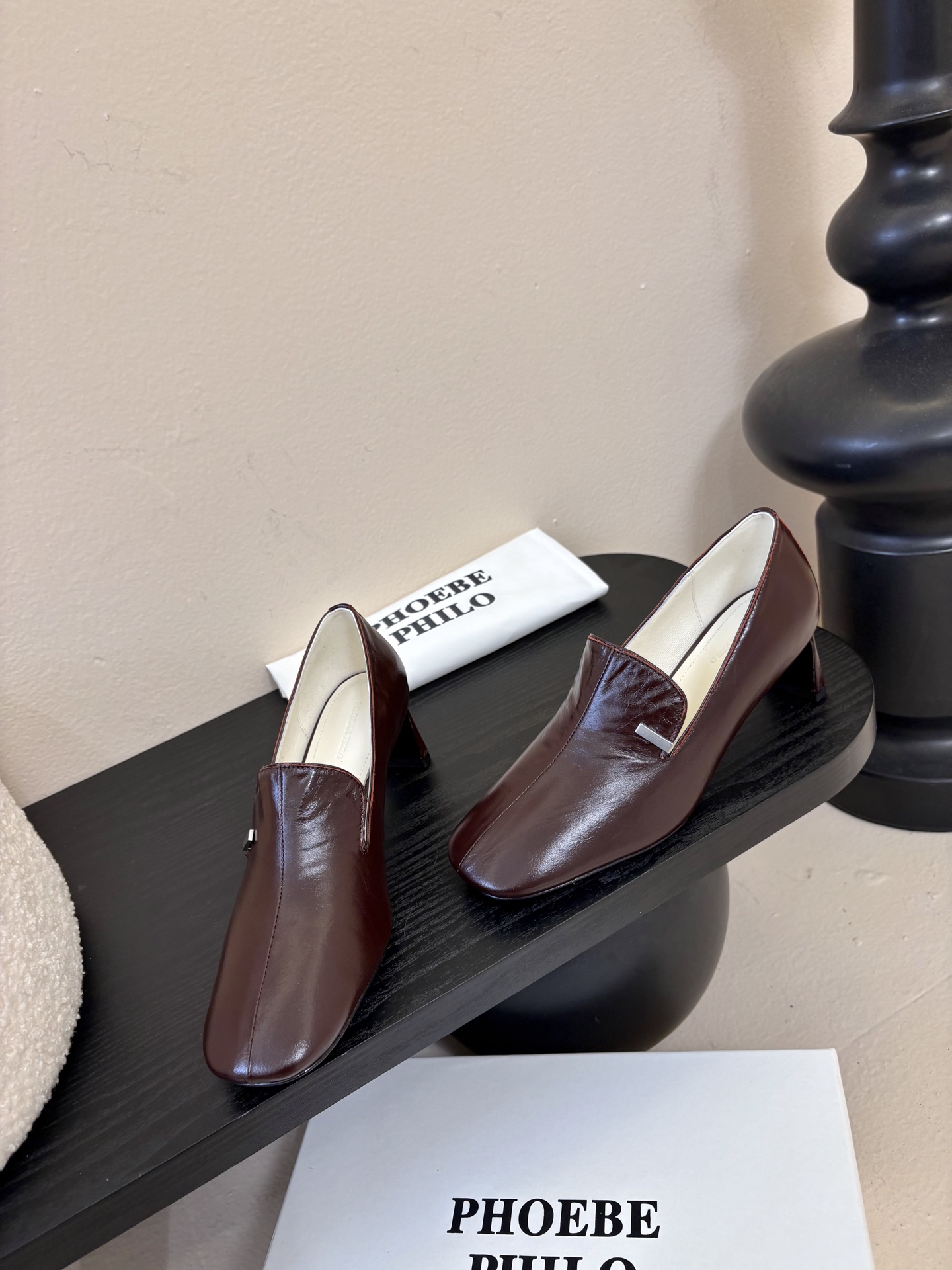 PHOEBE PHILO 早春新款高跟鞋👠简单的线条和低调的色彩，简约硬朗大女主风🤩时尚通勤两不误💯对版