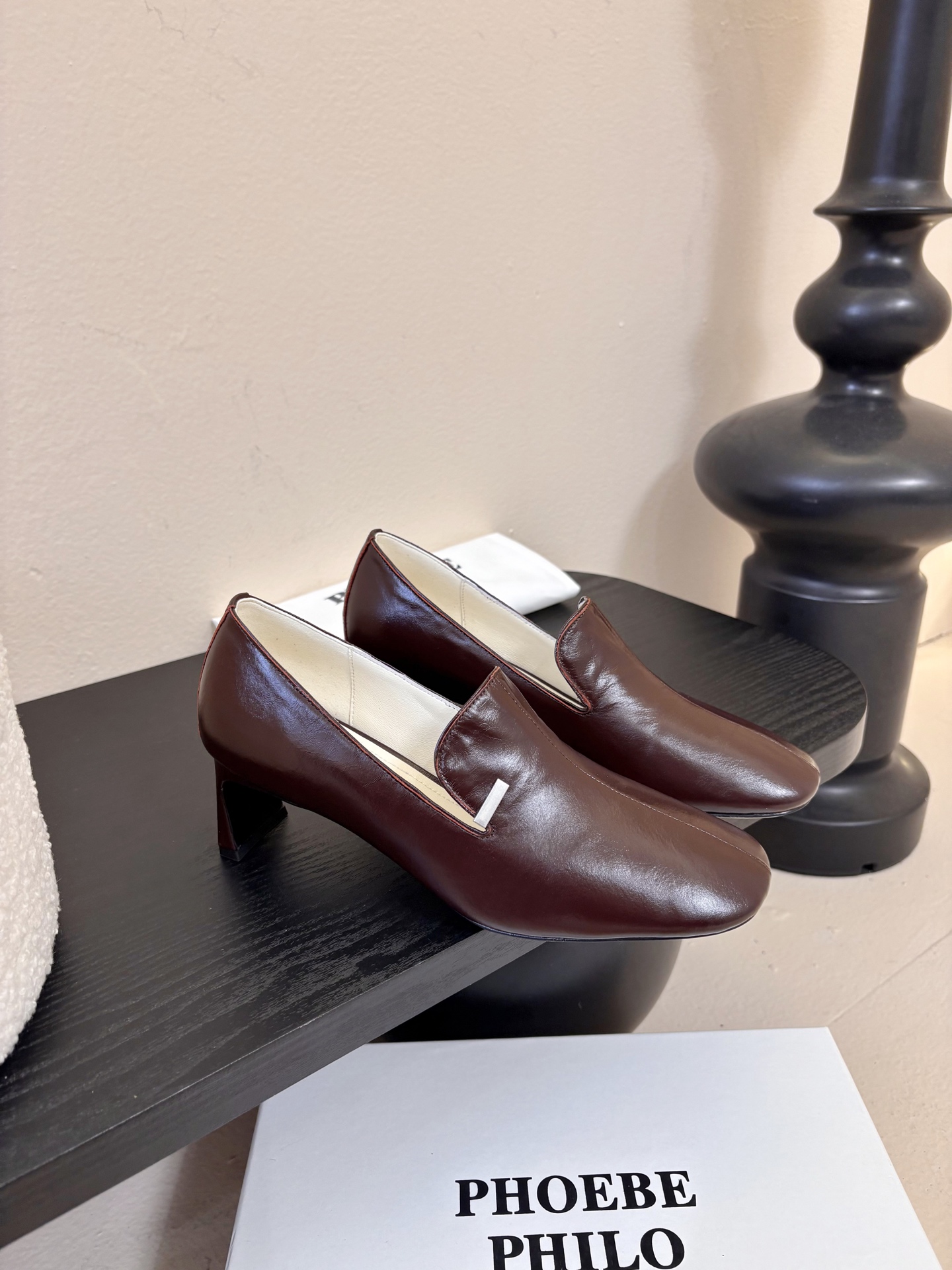 PHOEBE PHILO 早春新款高跟鞋👠简单的线条和低调的色彩，简约硬朗大女主风🤩时尚通勤两不误💯对版