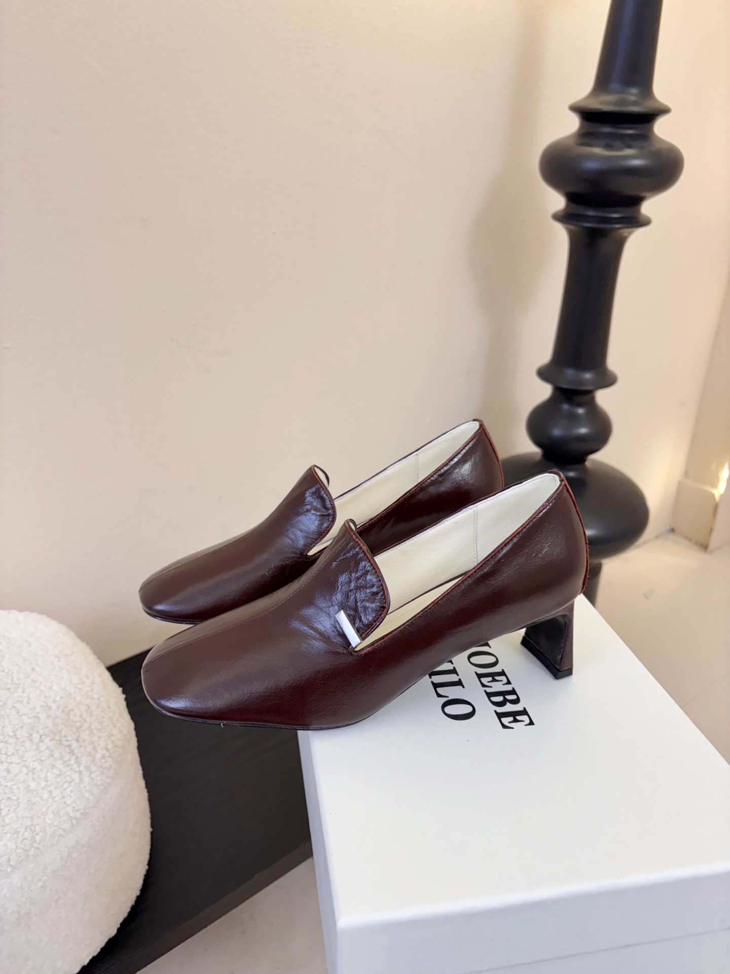 PHOEBE PHILO 早春新款高跟鞋👠简单的线条和低调的色彩，简约硬朗大女主风🤩时尚通勤两不误💯对版