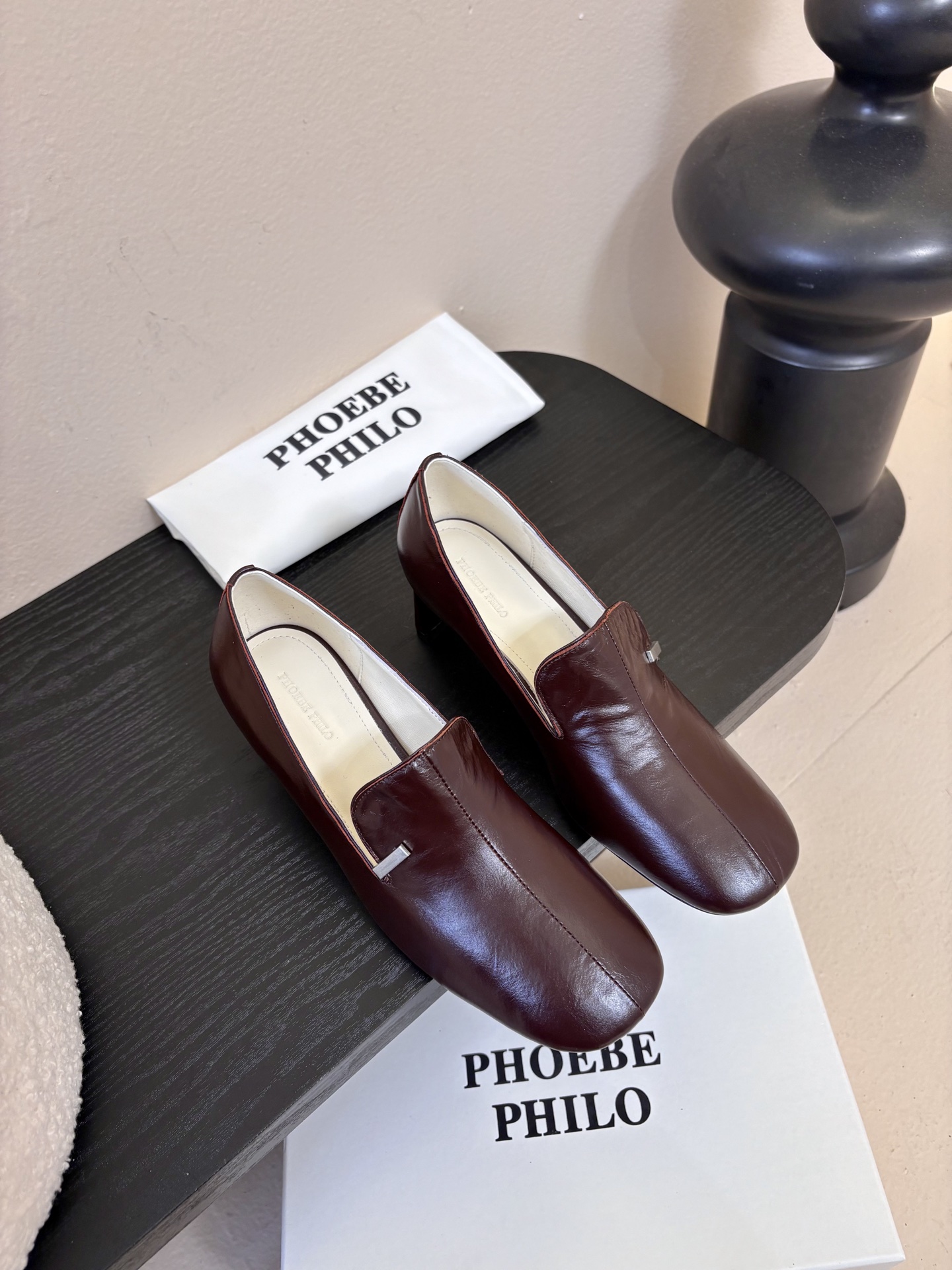 PHOEBE PHILO 早春新款高跟鞋👠简单的线条和低调的色彩，简约硬朗大女主风🤩时尚通勤两不误💯对版