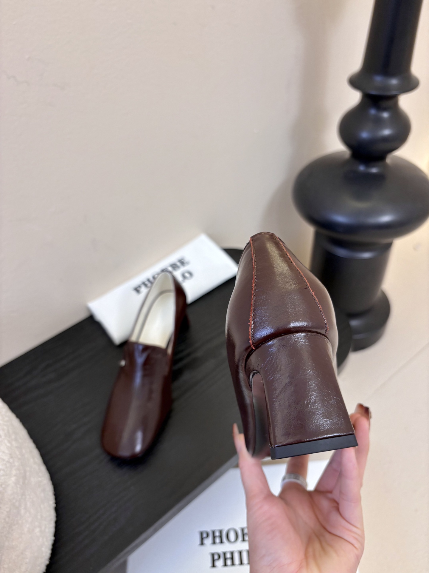 PHOEBE PHILO 早春新款高跟鞋👠简单的线条和低调的色彩，简约硬朗大女主风🤩时尚通勤两不误💯对版