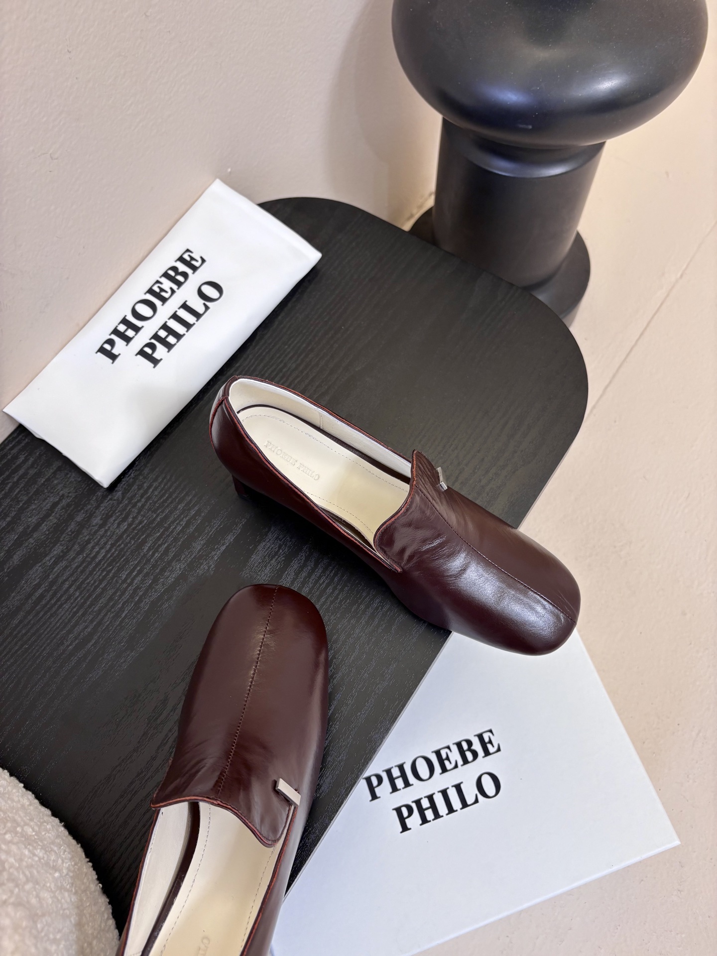 PHOEBE PHILO 早春新款高跟鞋👠简单的线条和低调的色彩，简约硬朗大女主风🤩时尚通勤两不误💯对版