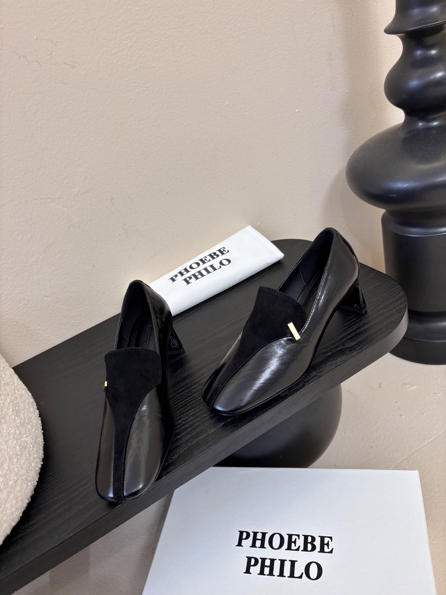 PHOEBE PHILO 早春新款高跟鞋👠简单的线条和低调的色彩，简约硬朗大女主风🤩时尚通勤两不误💯对版