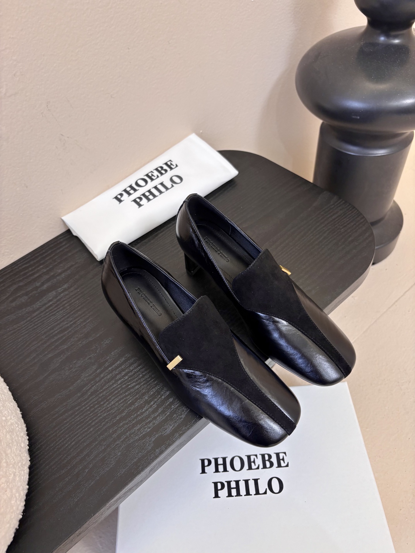 PHOEBE PHILO 早春新款高跟鞋👠简单的线条和低调的色彩，简约硬朗大女主风🤩时尚通勤两不误💯对版