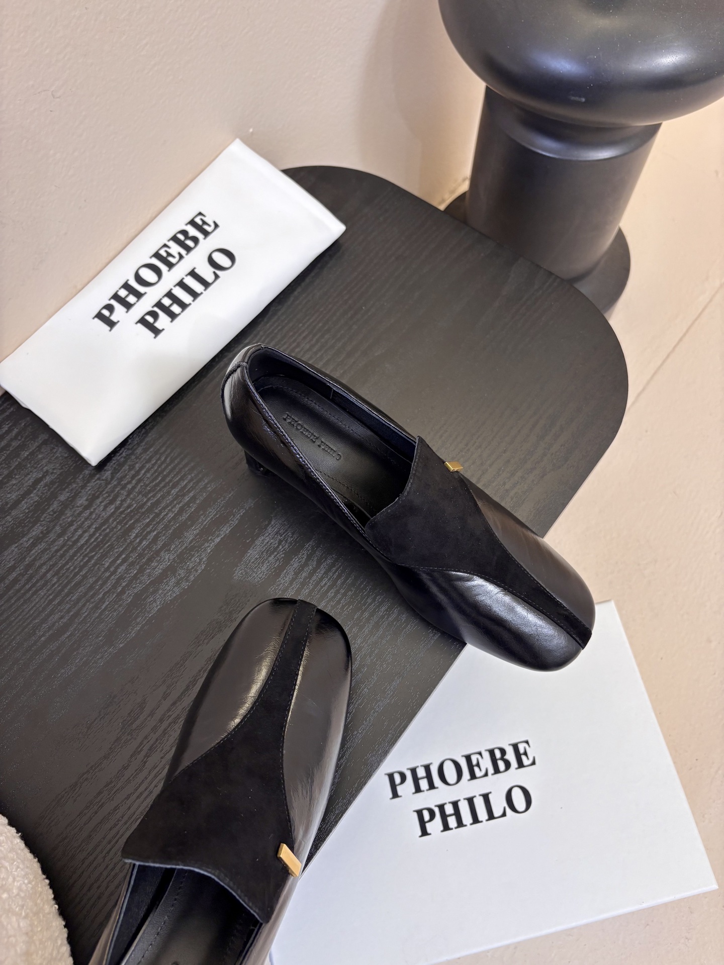 PHOEBE PHILO 早春新款高跟鞋👠简单的线条和低调的色彩，简约硬朗大女主风🤩时尚通勤两不误💯对版