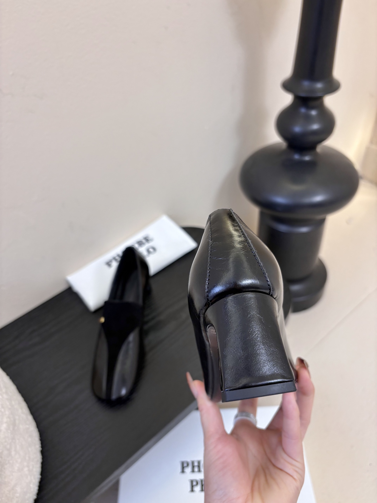PHOEBE PHILO 早春新款高跟鞋👠简单的线条和低调的色彩，简约硬朗大女主风🤩时尚通勤两不误💯对版