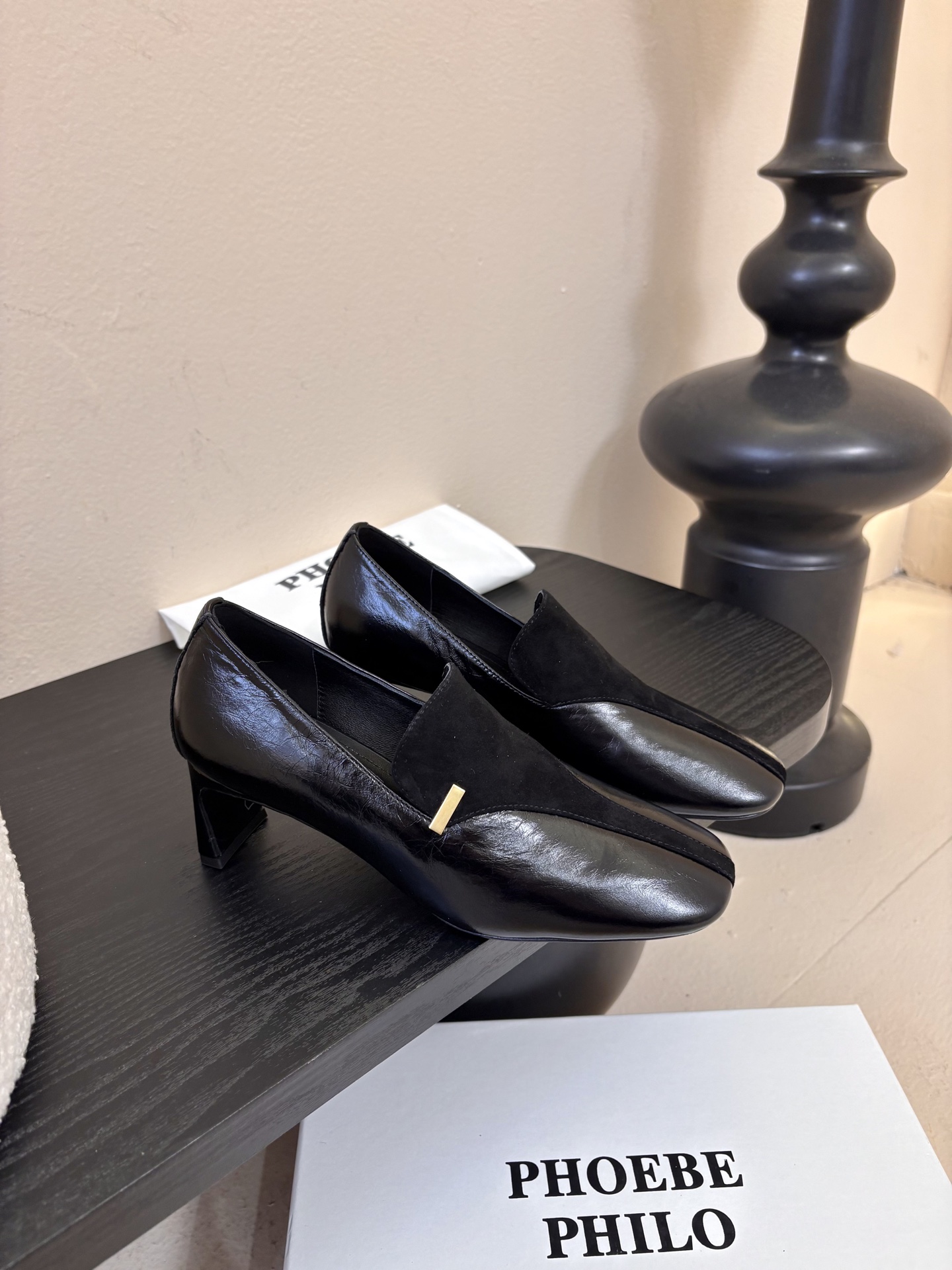 PHOEBE PHILO 早春新款高跟鞋👠简单的线条和低调的色彩，简约硬朗大女主风🤩时尚通勤两不误💯对版