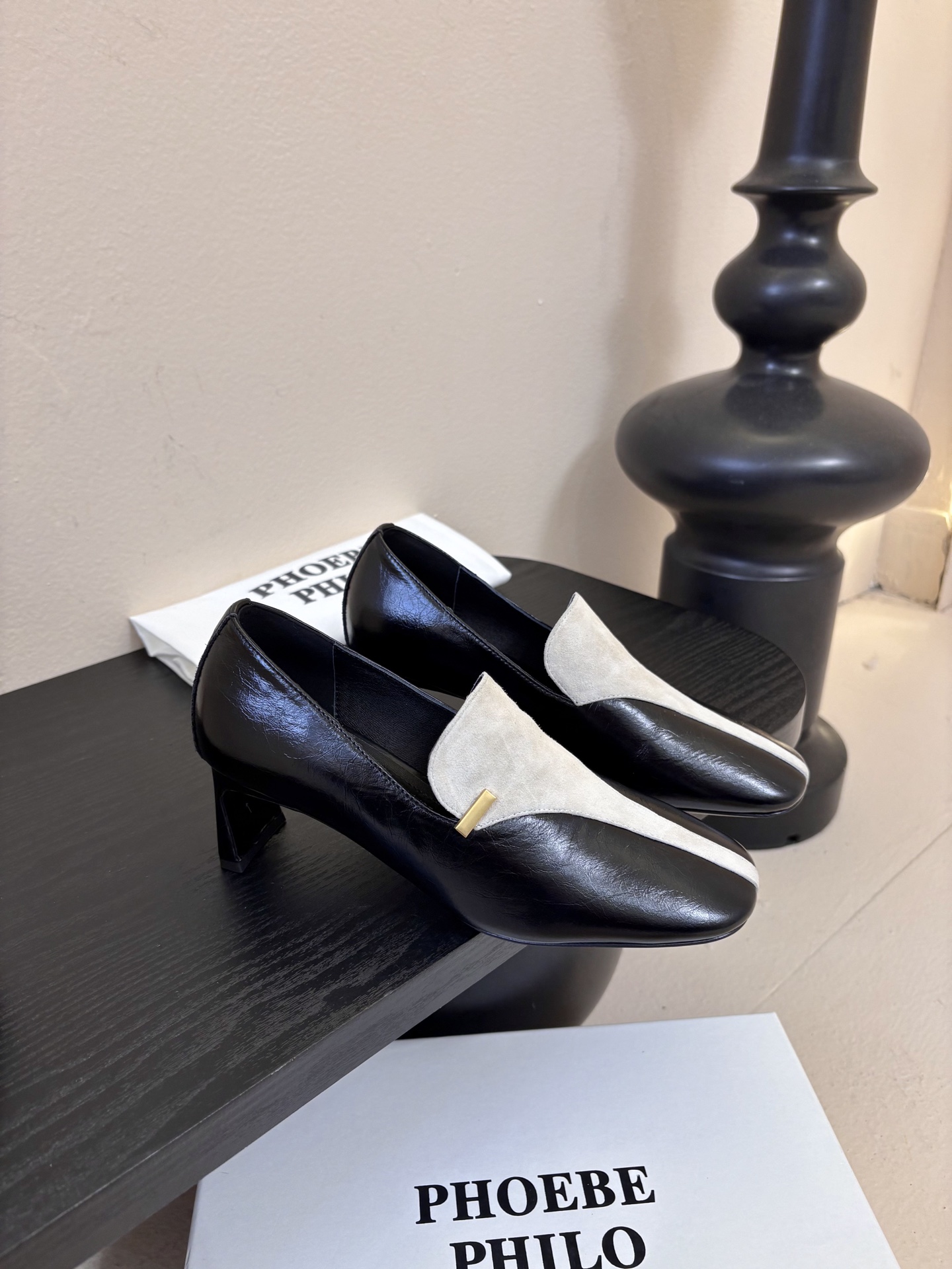 PHOEBE PHILO 早春新款高跟鞋👠简单的线条和低调的色彩，简约硬朗大女主风🤩时尚通勤两不误💯对版