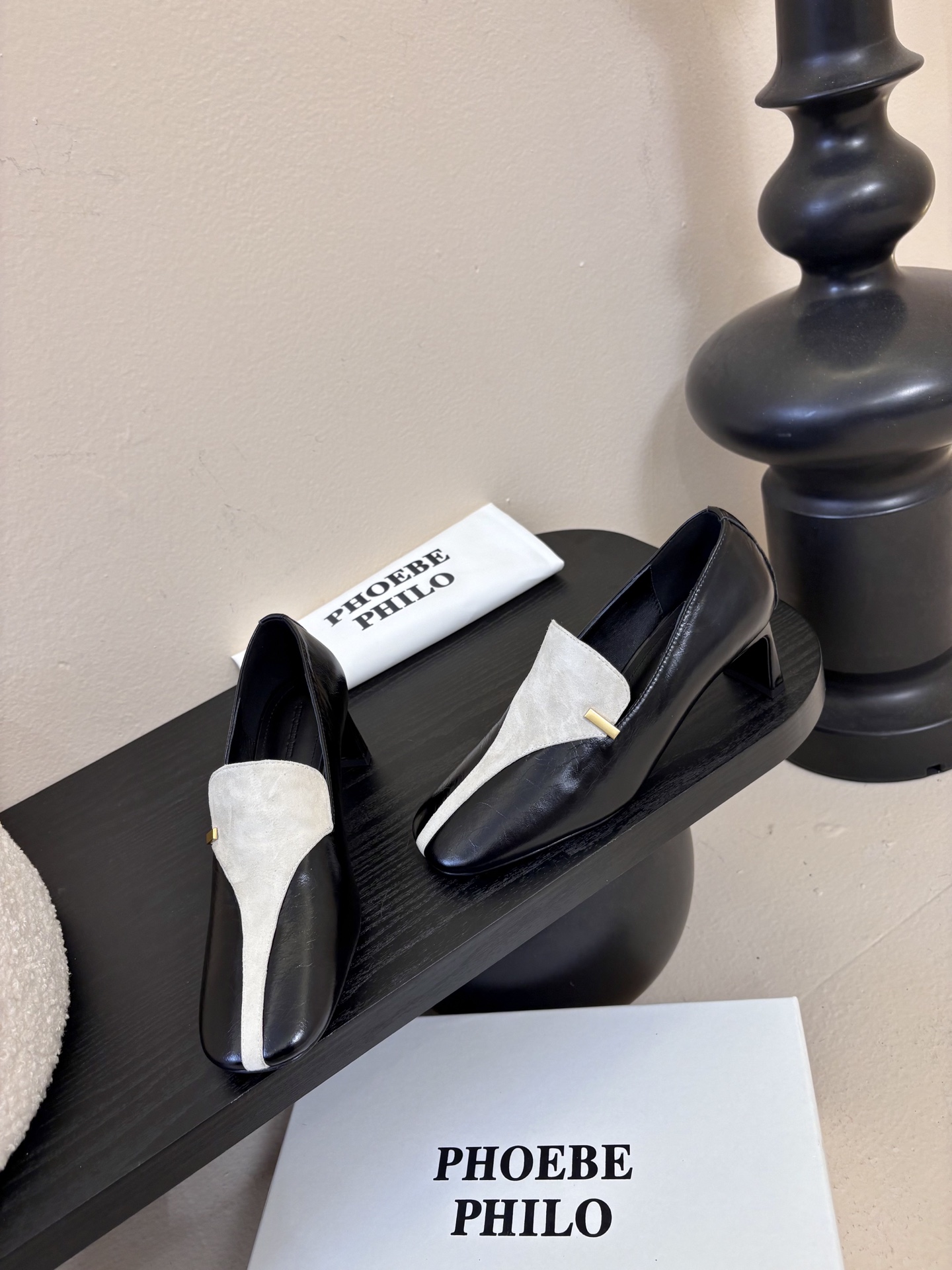 PHOEBE PHILO 早春新款高跟鞋👠简单的线条和低调的色彩，简约硬朗大女主风🤩时尚通勤两不误💯对版