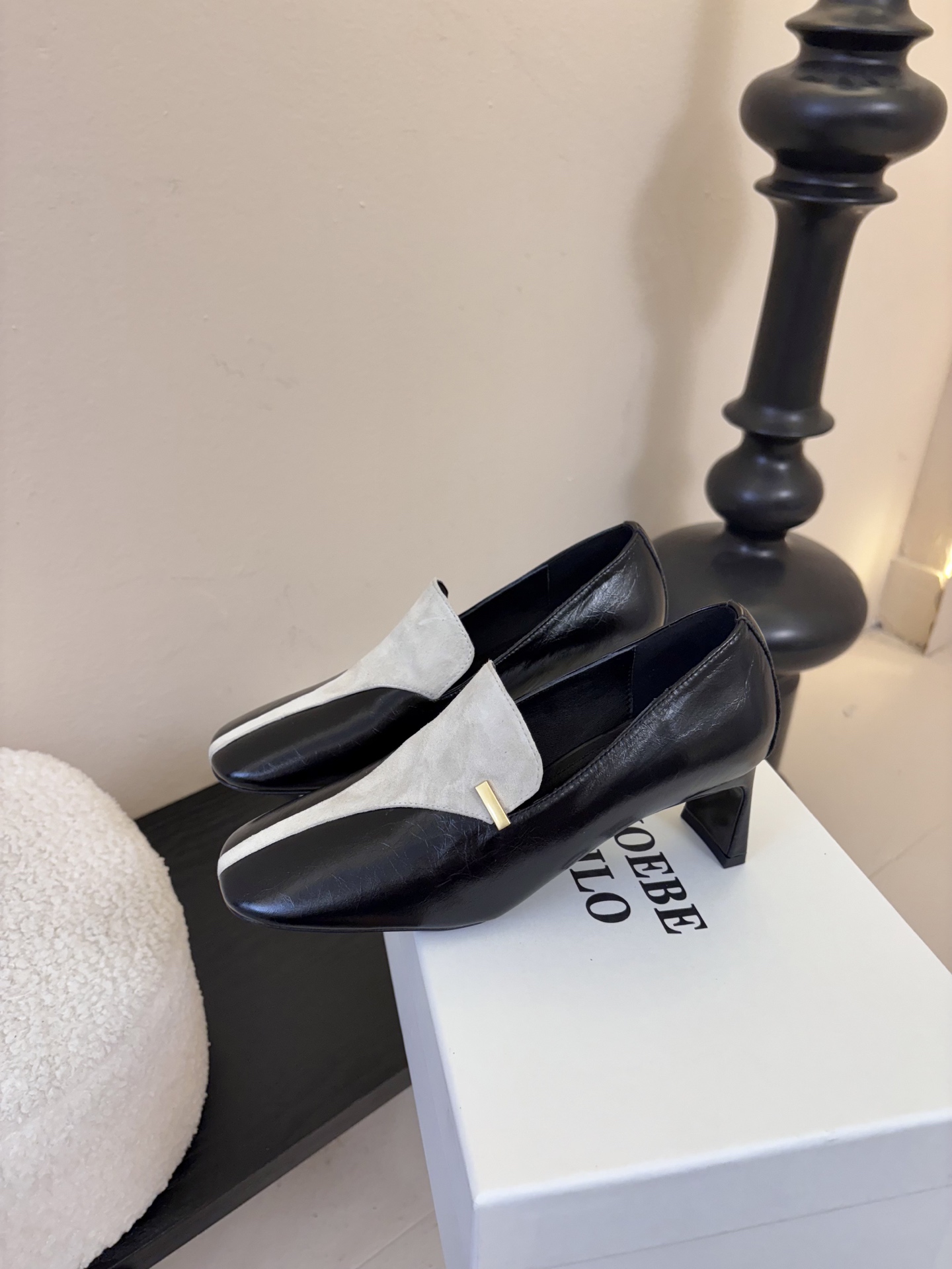 PHOEBE PHILO 早春新款高跟鞋👠简单的线条和低调的色彩，简约硬朗大女主风🤩时尚通勤两不误💯对版