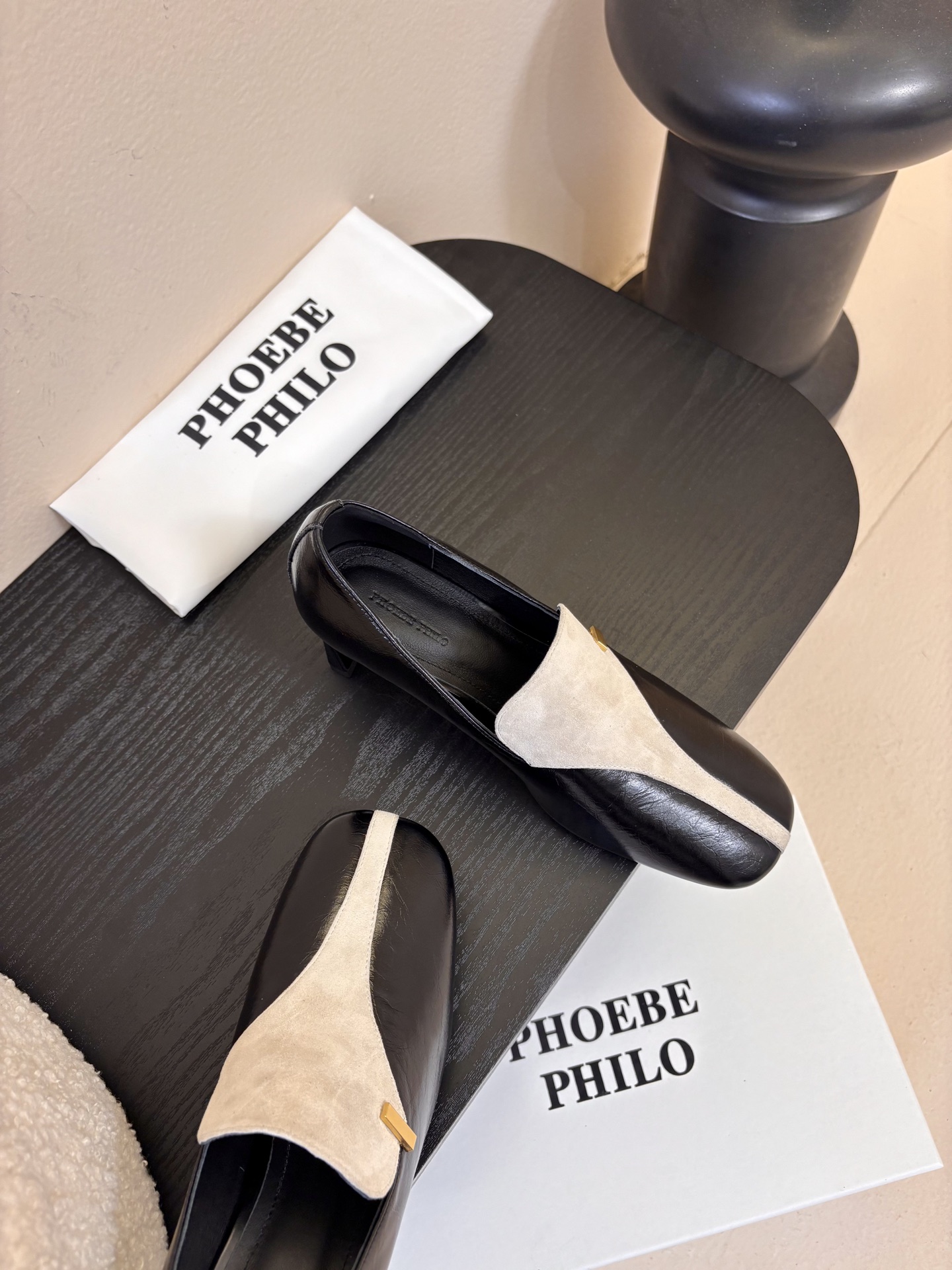 PHOEBE PHILO 早春新款高跟鞋👠简单的线条和低调的色彩，简约硬朗大女主风🤩时尚通勤两不误💯对版