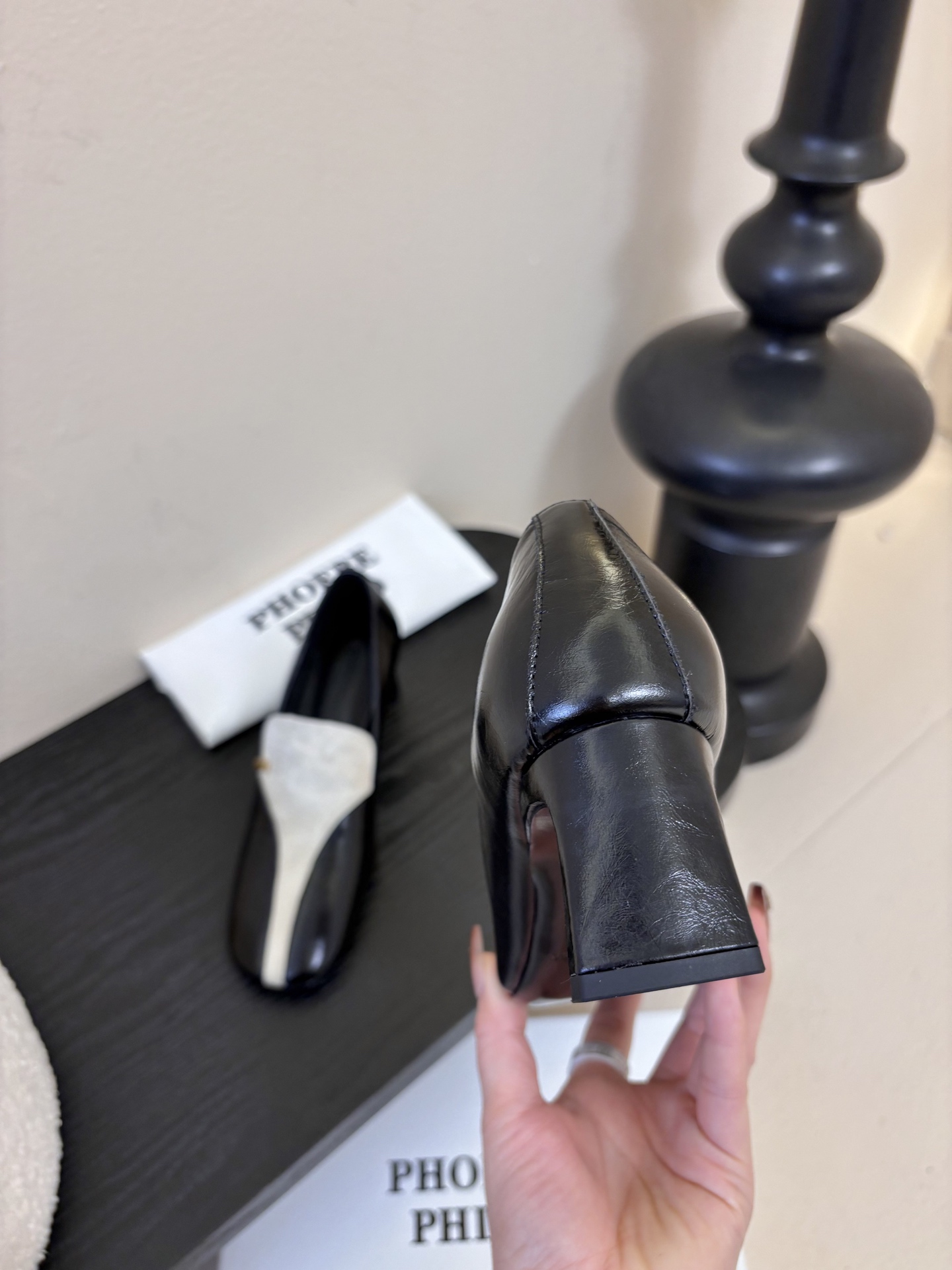 PHOEBE PHILO 早春新款高跟鞋👠简单的线条和低调的色彩，简约硬朗大女主风🤩时尚通勤两不误💯对版