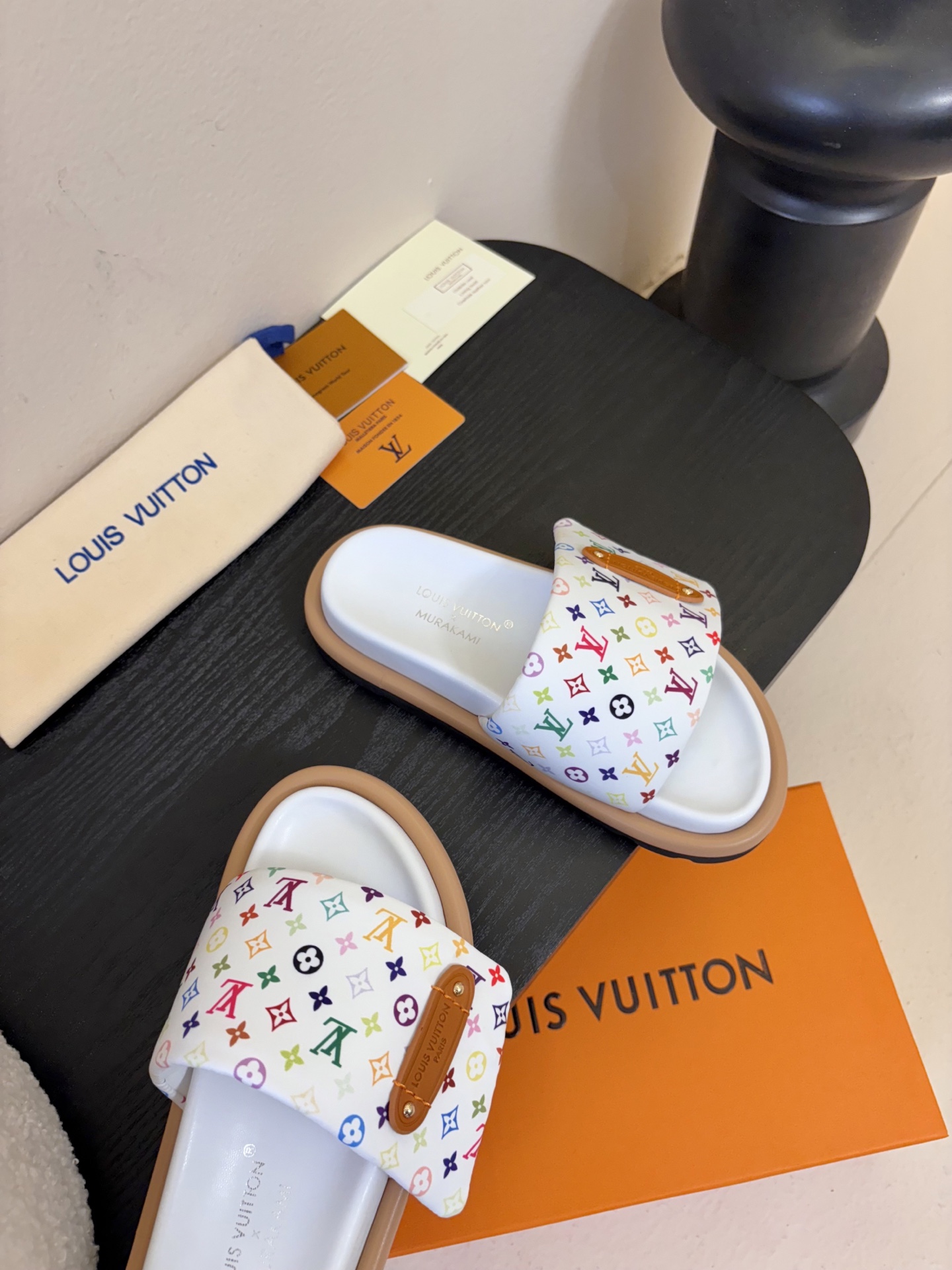 𝐋𝐨𝐮𝐢𝐬 𝐕𝐮𝐢𝐭𝐭𝐨面包拖款春夏穿搭出勤率最高的拖鞋上脚超级无敌舒服，贴合脚部不挑脚型宽脚背的姐妹也