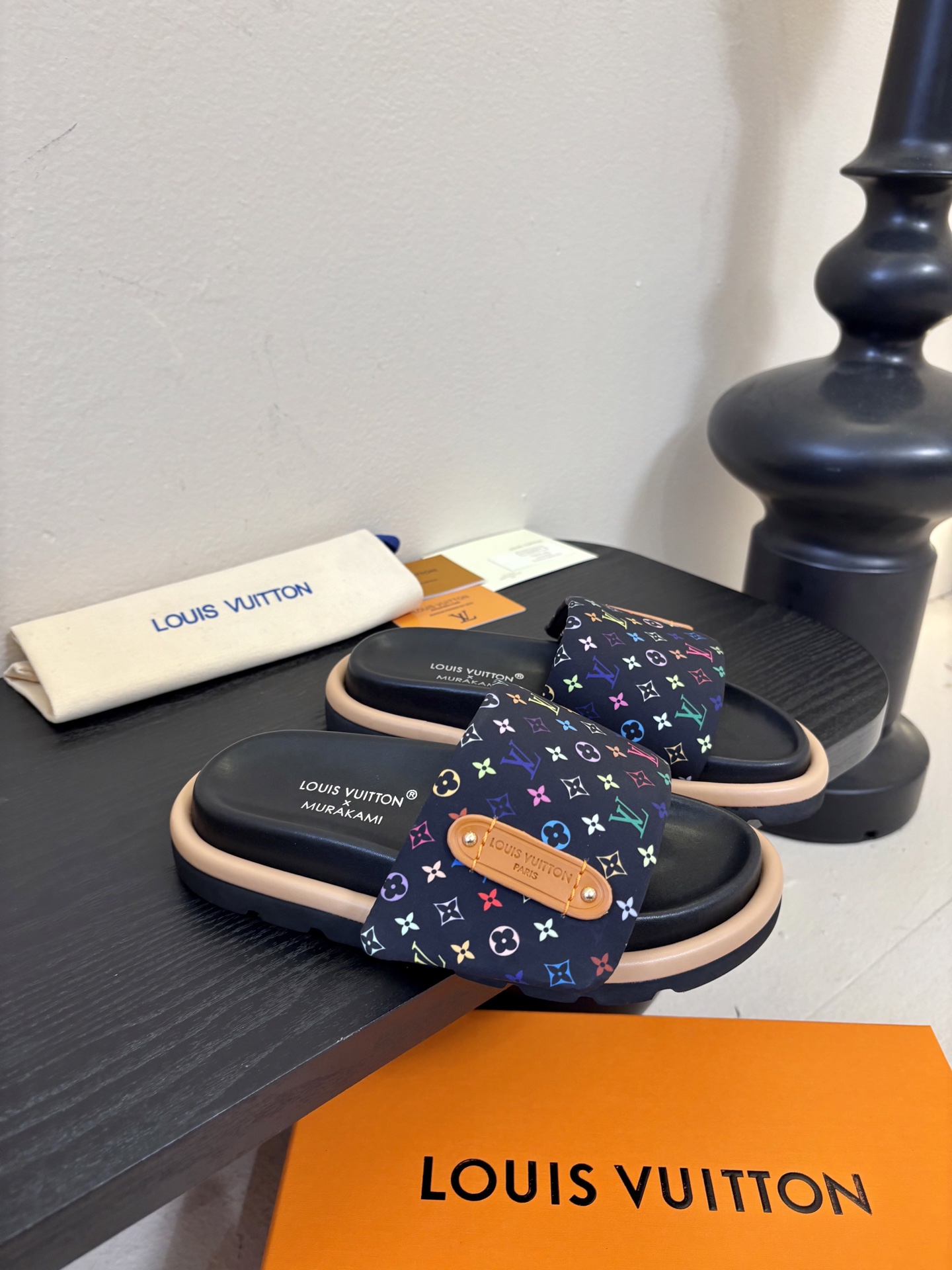 𝐋𝐨𝐮𝐢𝐬 𝐕𝐮𝐢𝐭𝐭𝐨面包拖款春夏穿搭出勤率最高的拖鞋上脚超级无敌舒服，贴合脚部不挑脚型宽脚背的姐妹也