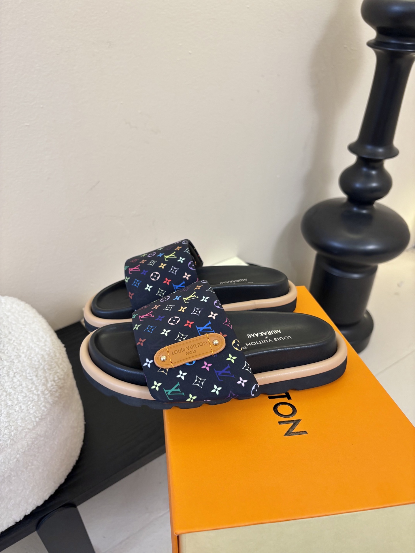 𝐋𝐨𝐮𝐢𝐬 𝐕𝐮𝐢𝐭𝐭𝐨面包拖款春夏穿搭出勤率最高的拖鞋上脚超级无敌舒服，贴合脚部不挑脚型宽脚背的姐妹也