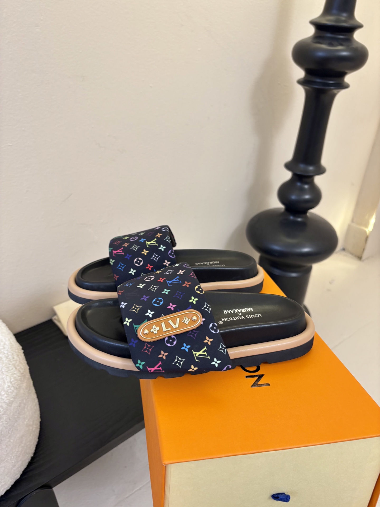 𝐋𝐨𝐮𝐢𝐬 𝐕𝐮𝐢𝐭𝐭𝐨面包拖款春夏穿搭出勤率最高的拖鞋上脚超级无敌舒服，贴合脚部不挑脚型宽脚背的姐妹也