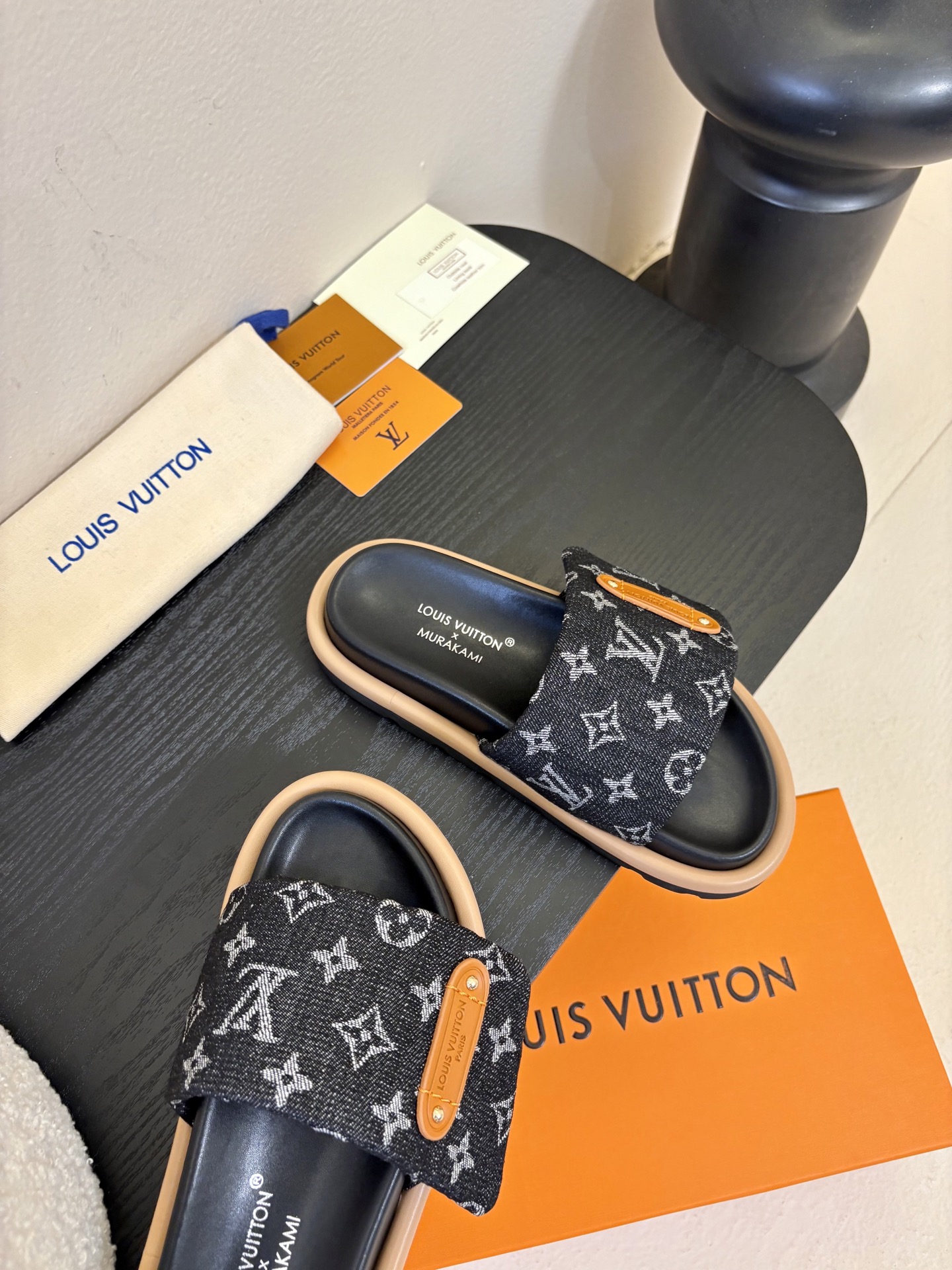 𝐋𝐨𝐮𝐢𝐬 𝐕𝐮𝐢𝐭𝐭𝐨面包拖款春夏穿搭出勤率最高的拖鞋上脚超级无敌舒服，贴合脚部不挑脚型宽脚背的姐妹也