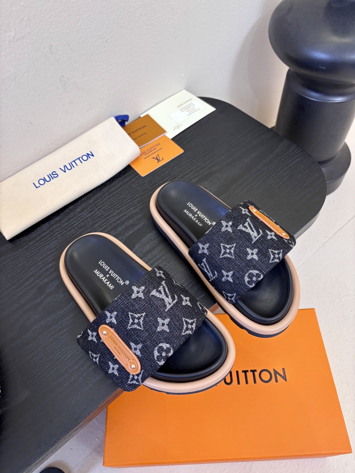 𝐋𝐨𝐮𝐢𝐬 𝐕𝐮𝐢𝐭𝐭𝐨面包拖款春夏穿搭出勤率最高的拖鞋上脚超级无敌舒服，贴合脚部不挑脚型宽脚背的姐妹也