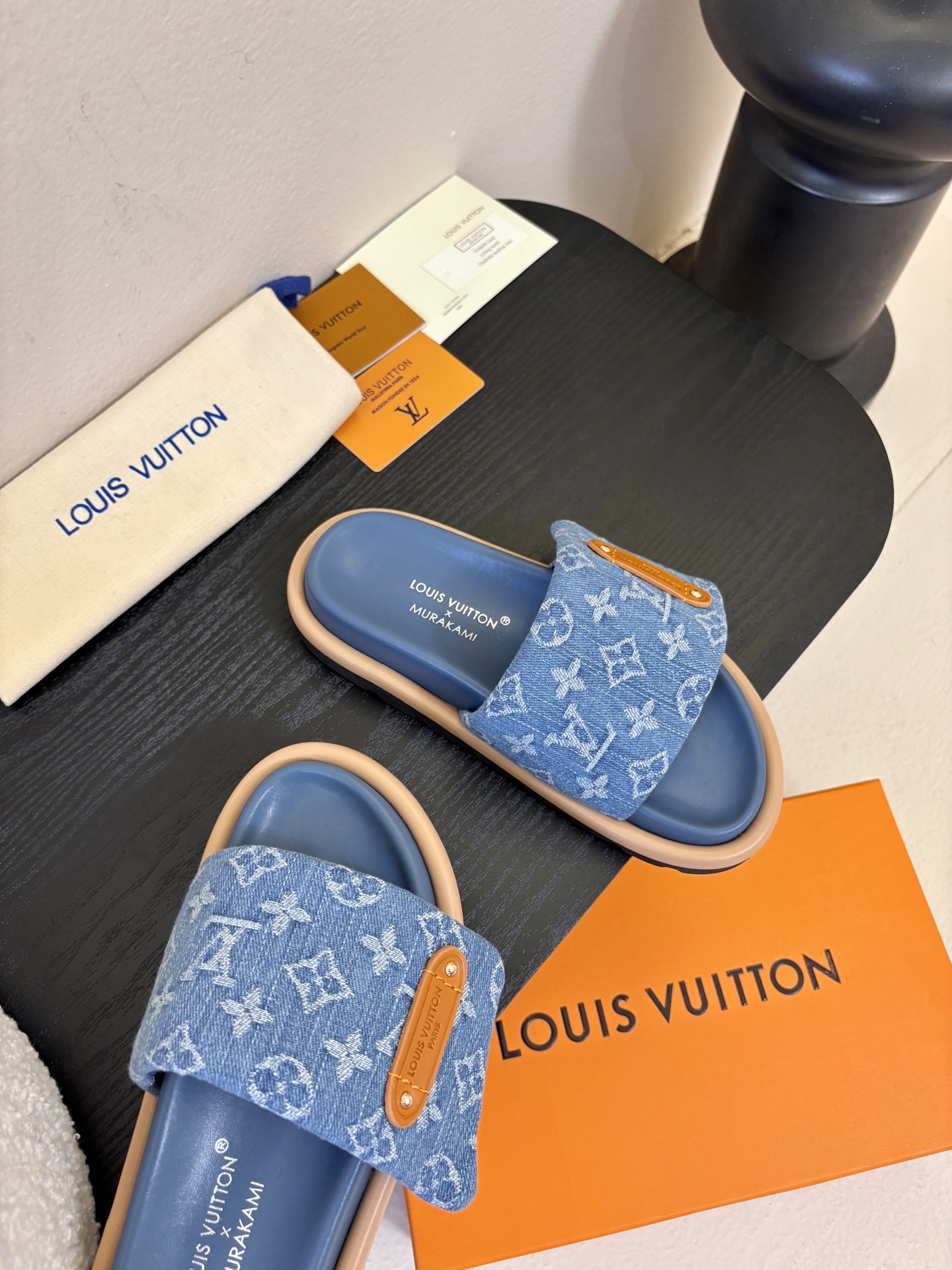 𝐋𝐨𝐮𝐢𝐬 𝐕𝐮𝐢𝐭𝐭𝐨面包拖款春夏穿搭出勤率最高的拖鞋上脚超级无敌舒服，贴合脚部不挑脚型宽脚背的姐妹也