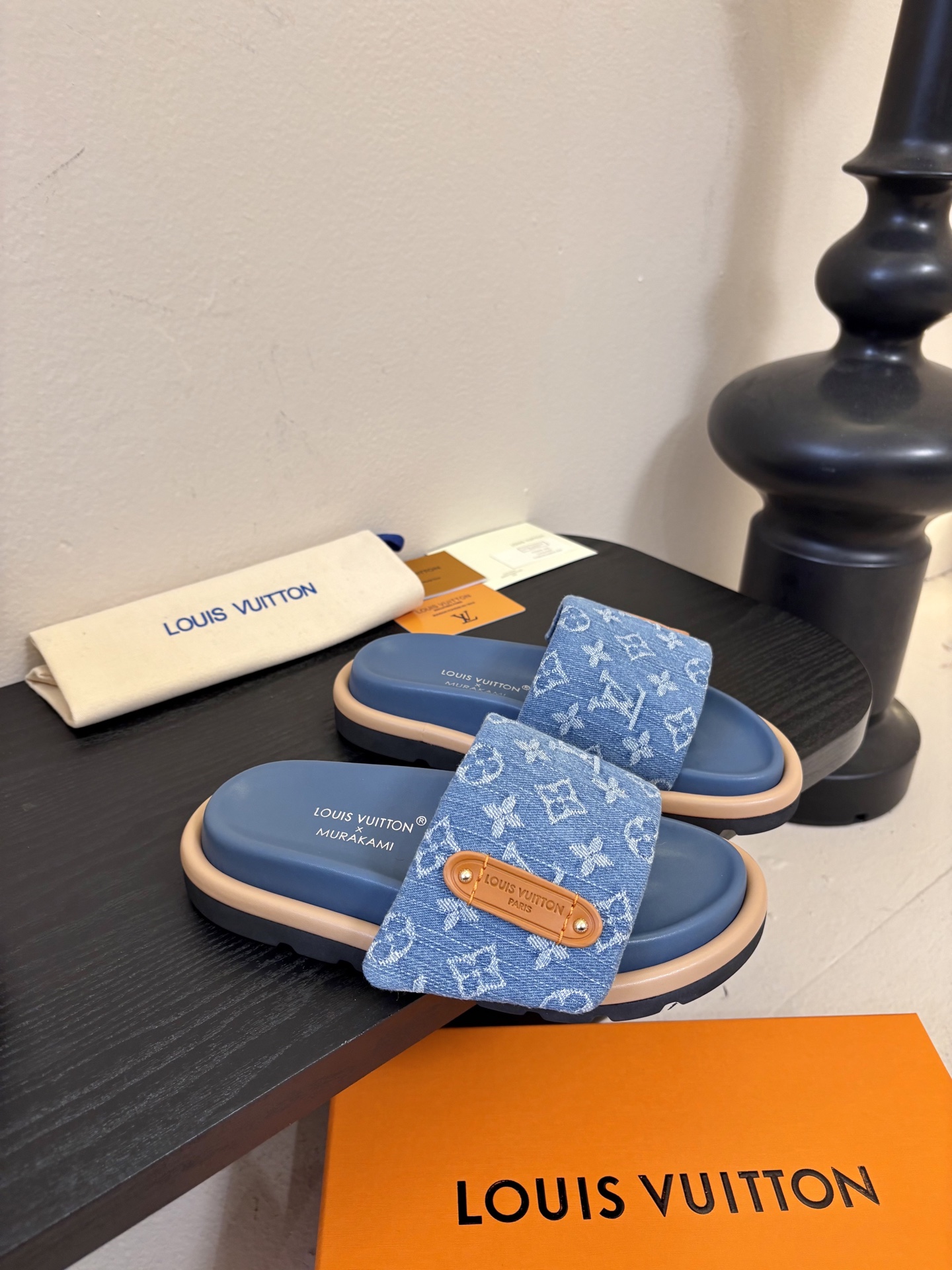 𝐋𝐨𝐮𝐢𝐬 𝐕𝐮𝐢𝐭𝐭𝐨面包拖款春夏穿搭出勤率最高的拖鞋上脚超级无敌舒服，贴合脚部不挑脚型宽脚背的姐妹也