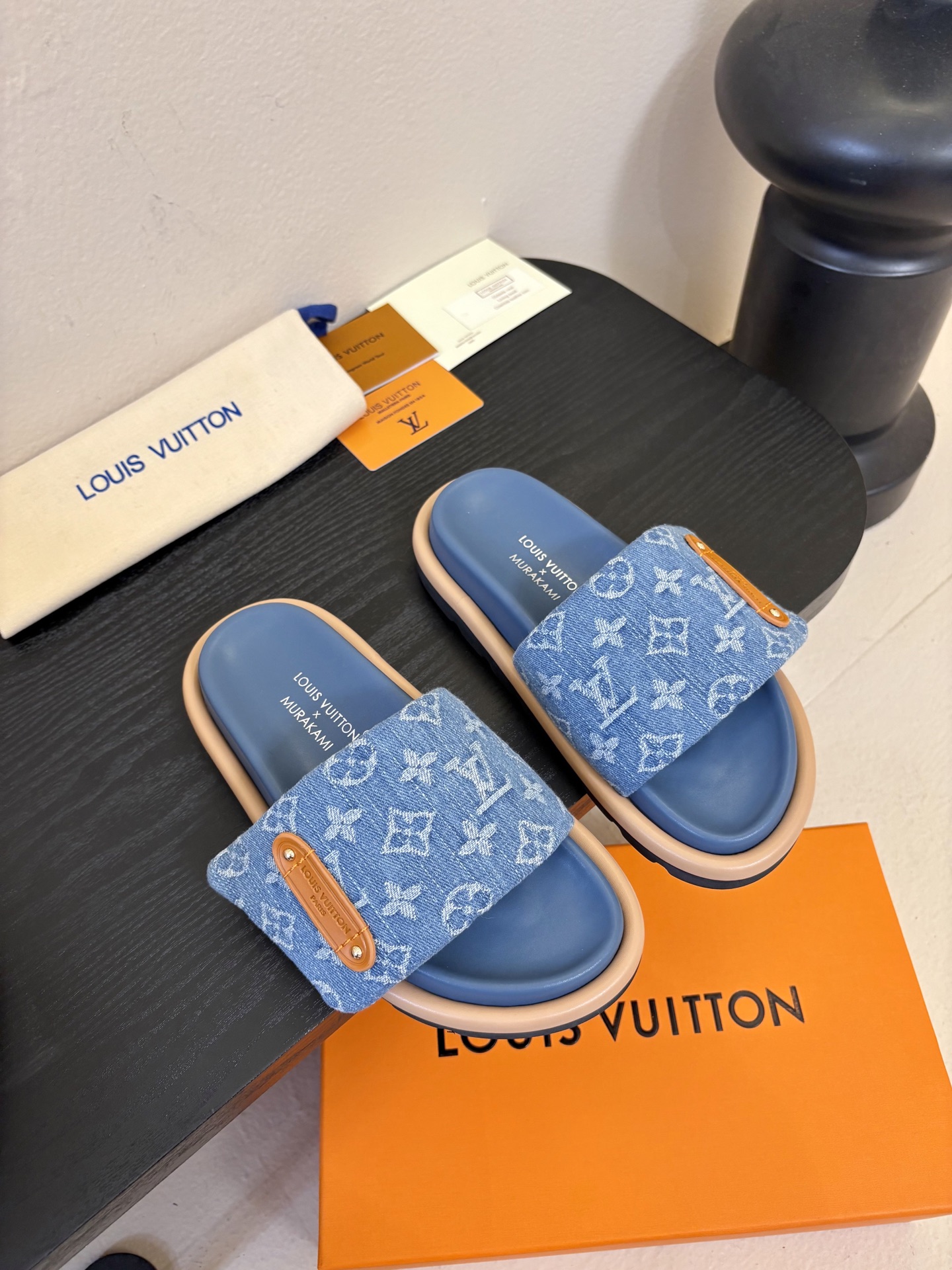 𝐋𝐨𝐮𝐢𝐬 𝐕𝐮𝐢𝐭𝐭𝐨面包拖款春夏穿搭出勤率最高的拖鞋上脚超级无敌舒服，贴合脚部不挑脚型宽脚背的姐妹也