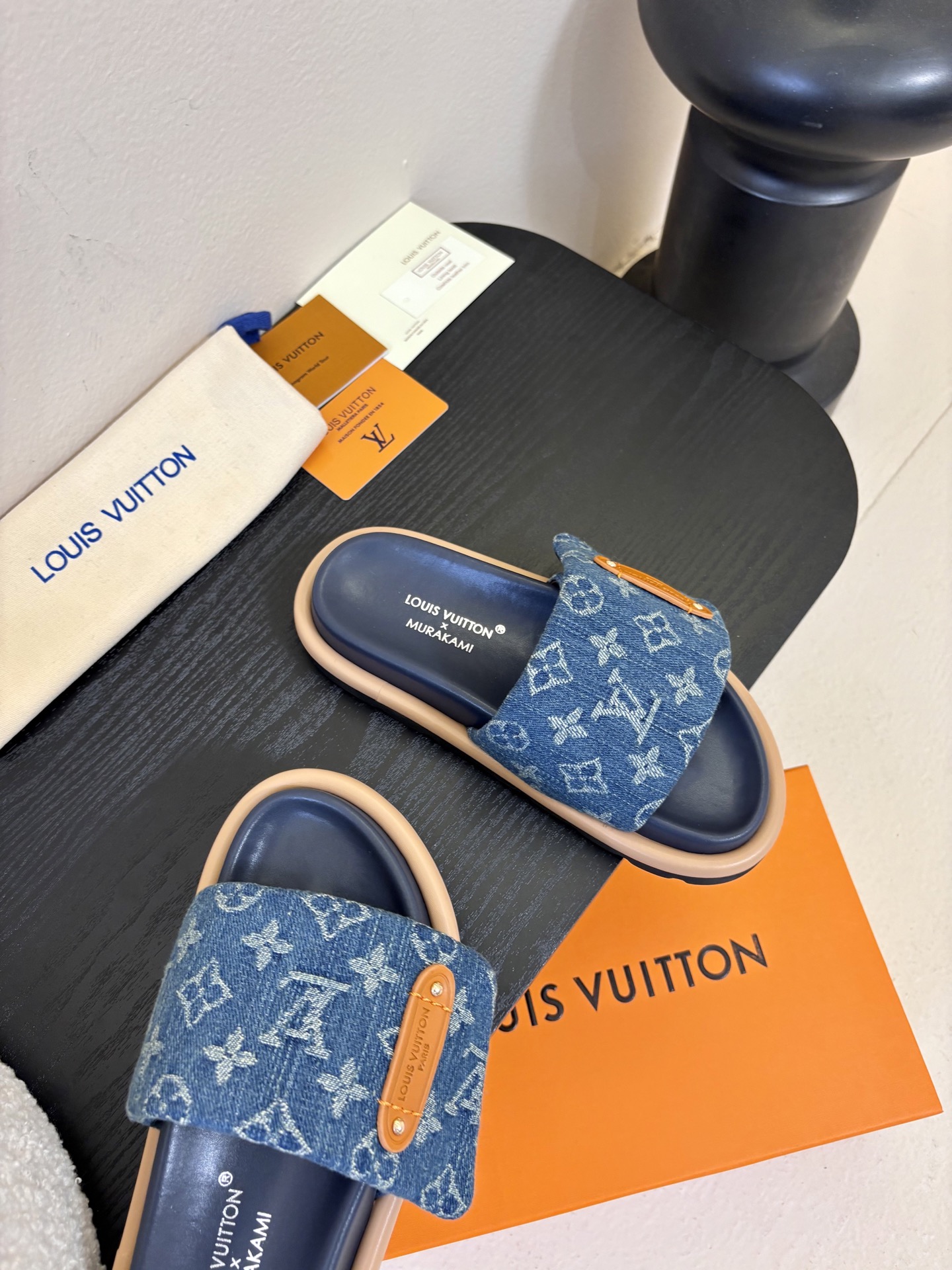 𝐋𝐨𝐮𝐢𝐬 𝐕𝐮𝐢𝐭𝐭𝐨面包拖款春夏穿搭出勤率最高的拖鞋上脚超级无敌舒服，贴合脚部不挑脚型宽脚背的姐妹也