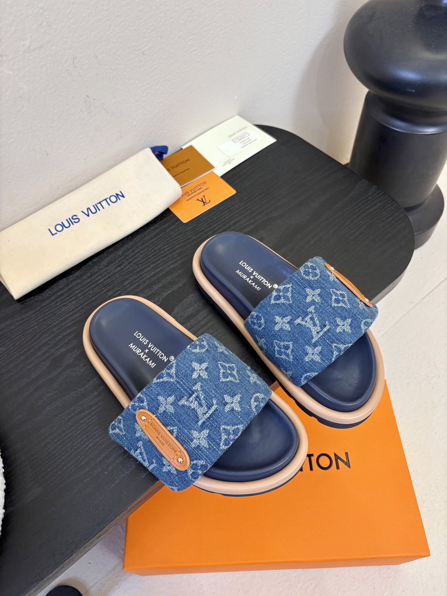 𝐋𝐨𝐮𝐢𝐬 𝐕𝐮𝐢𝐭𝐭𝐨面包拖款春夏穿搭出勤率最高的拖鞋上脚超级无敌舒服，贴合脚部不挑脚型宽脚背的姐妹也