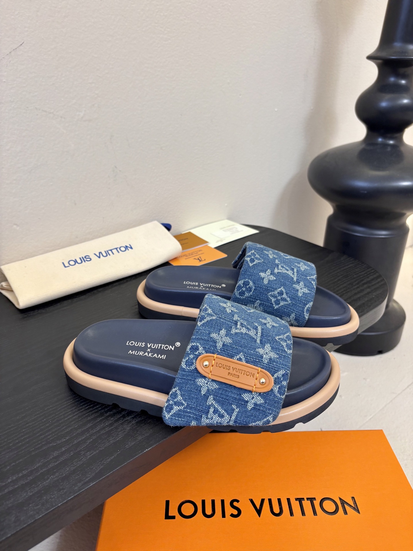 𝐋𝐨𝐮𝐢𝐬 𝐕𝐮𝐢𝐭𝐭𝐨面包拖款春夏穿搭出勤率最高的拖鞋上脚超级无敌舒服，贴合脚部不挑脚型宽脚背的姐妹也