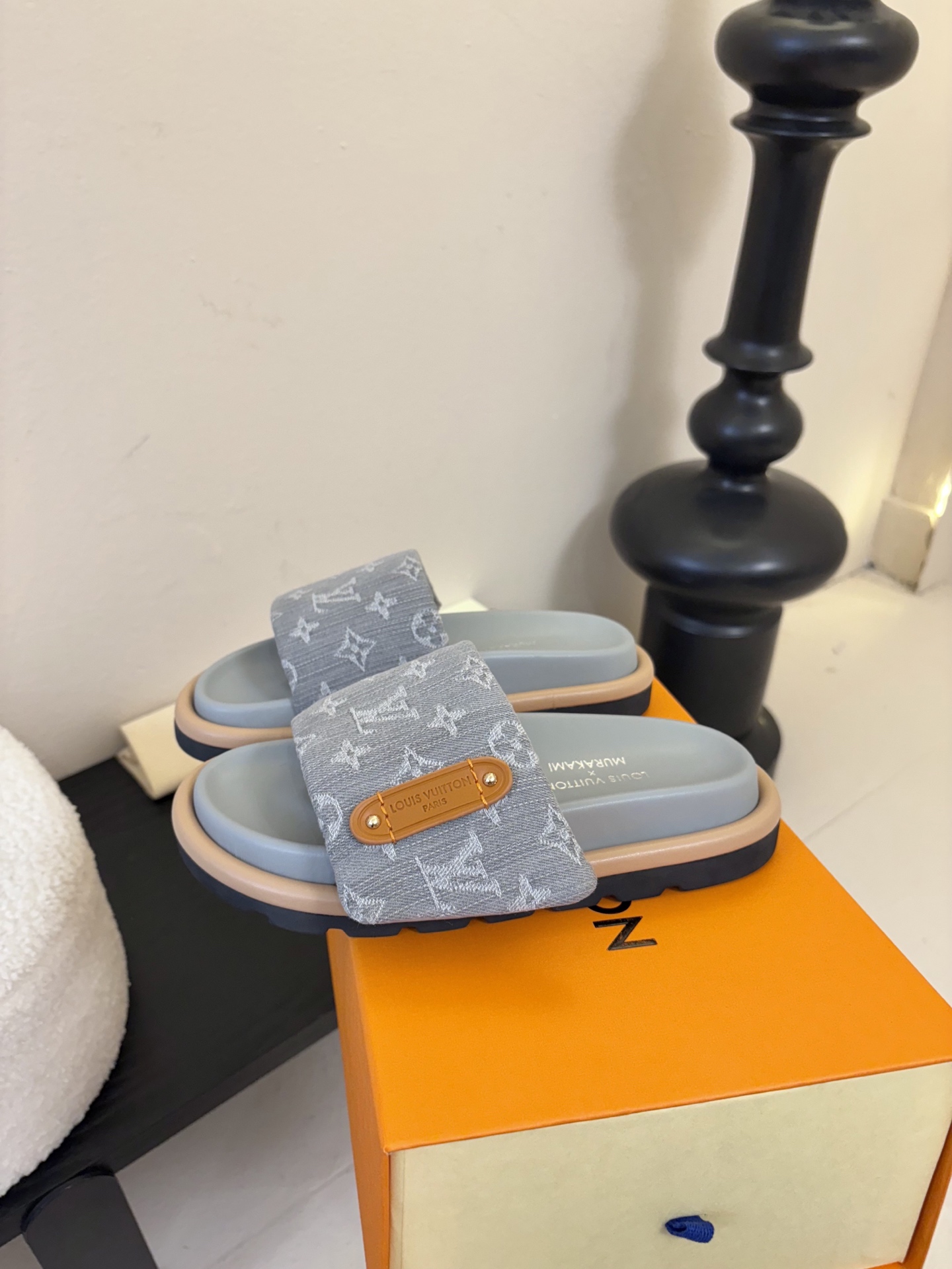 𝐋𝐨𝐮𝐢𝐬 𝐕𝐮𝐢𝐭𝐭𝐨面包拖款春夏穿搭出勤率最高的拖鞋上脚超级无敌舒服，贴合脚部不挑脚型宽脚背的姐妹也