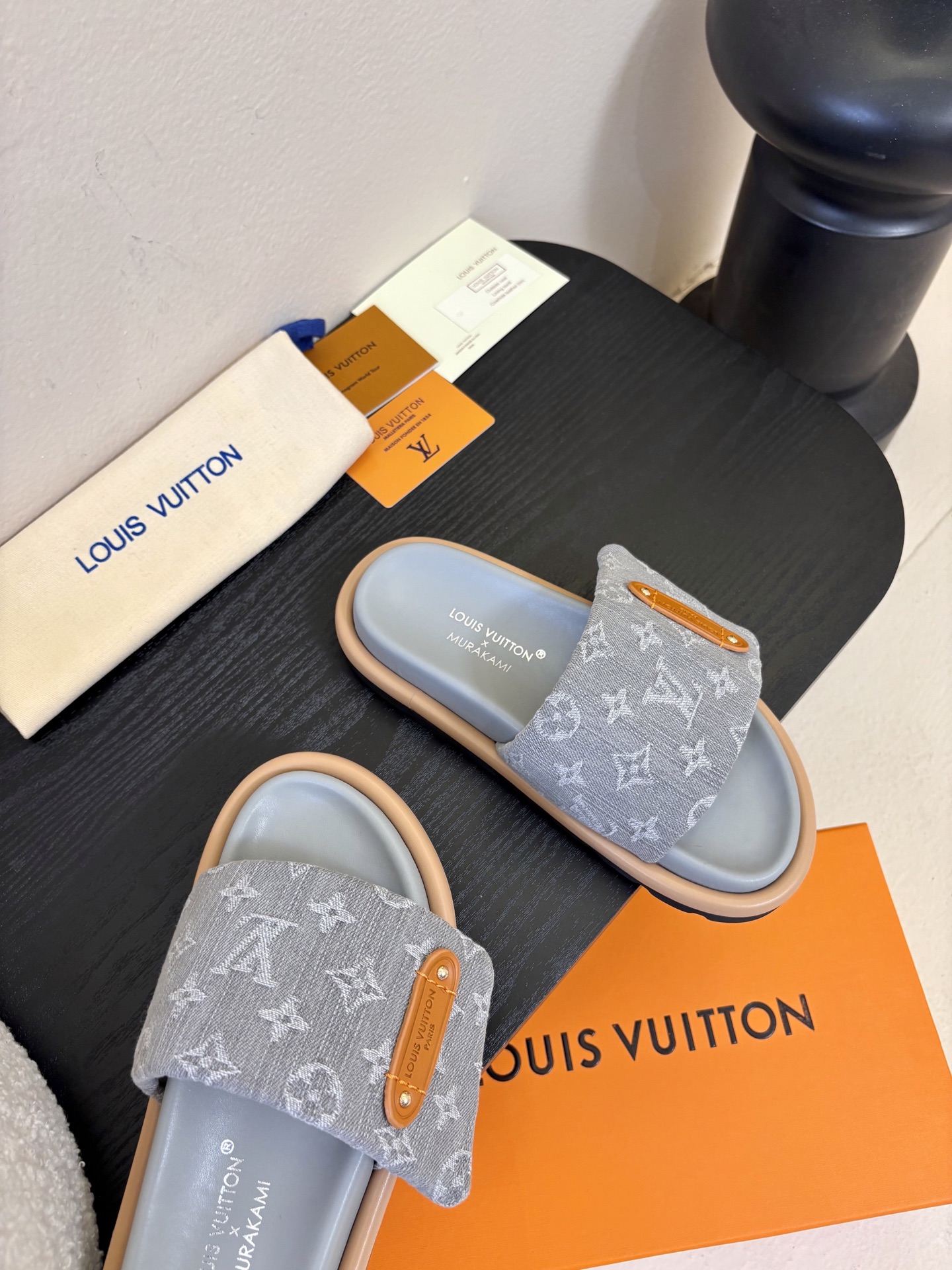 𝐋𝐨𝐮𝐢𝐬 𝐕𝐮𝐢𝐭𝐭𝐨面包拖款春夏穿搭出勤率最高的拖鞋上脚超级无敌舒服，贴合脚部不挑脚型宽脚背的姐妹也