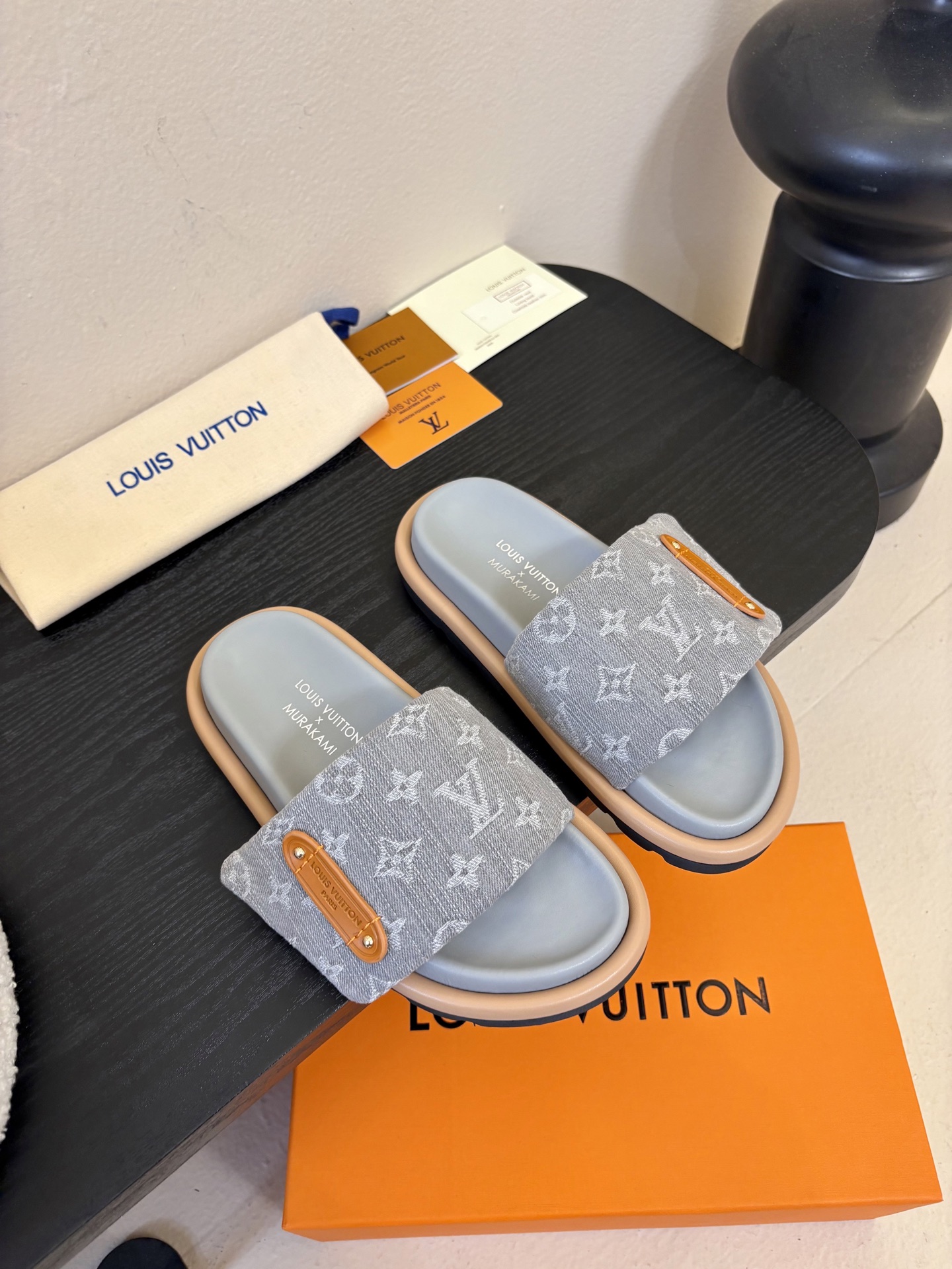 𝐋𝐨𝐮𝐢𝐬 𝐕𝐮𝐢𝐭𝐭𝐨面包拖款春夏穿搭出勤率最高的拖鞋上脚超级无敌舒服，贴合脚部不挑脚型宽脚背的姐妹也