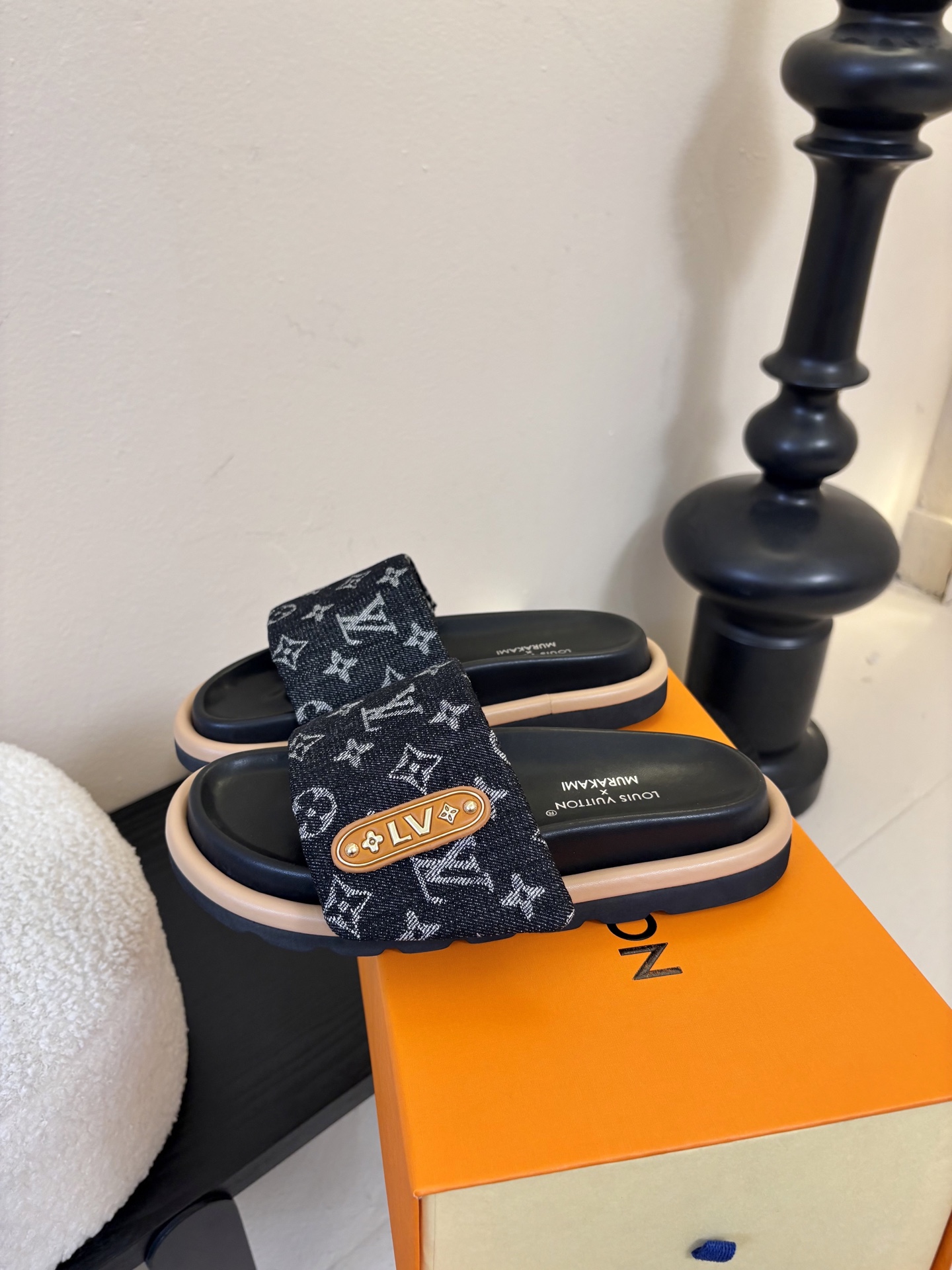 𝐋𝐨𝐮𝐢𝐬 𝐕𝐮𝐢𝐭𝐭𝐨面包拖款春夏穿搭出勤率最高的拖鞋上脚超级无敌舒服，贴合脚部不挑脚型宽脚背的姐妹也