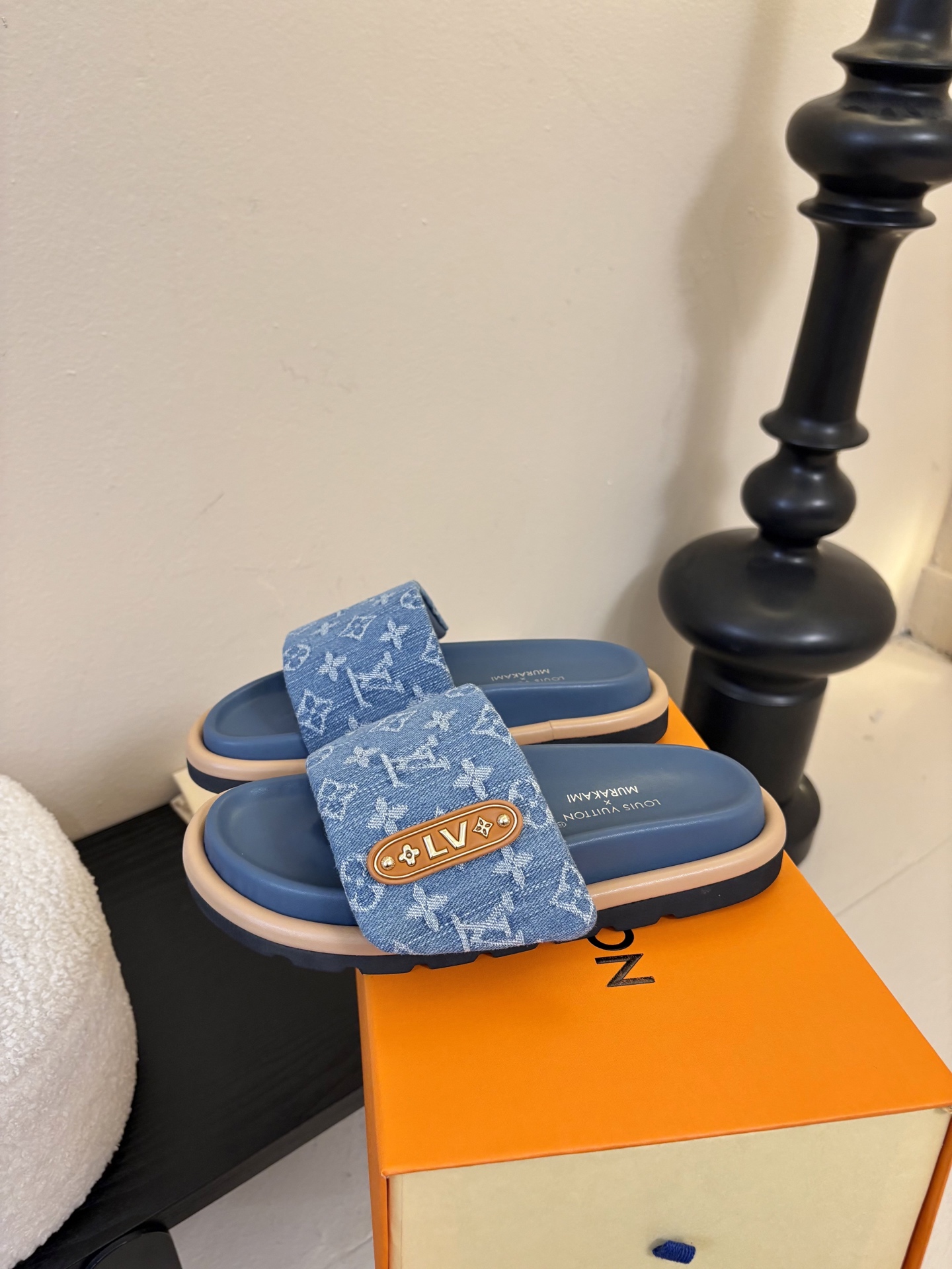 𝐋𝐨𝐮𝐢𝐬 𝐕𝐮𝐢𝐭𝐭𝐨面包拖款春夏穿搭出勤率最高的拖鞋上脚超级无敌舒服，贴合脚部不挑脚型宽脚背的姐妹也