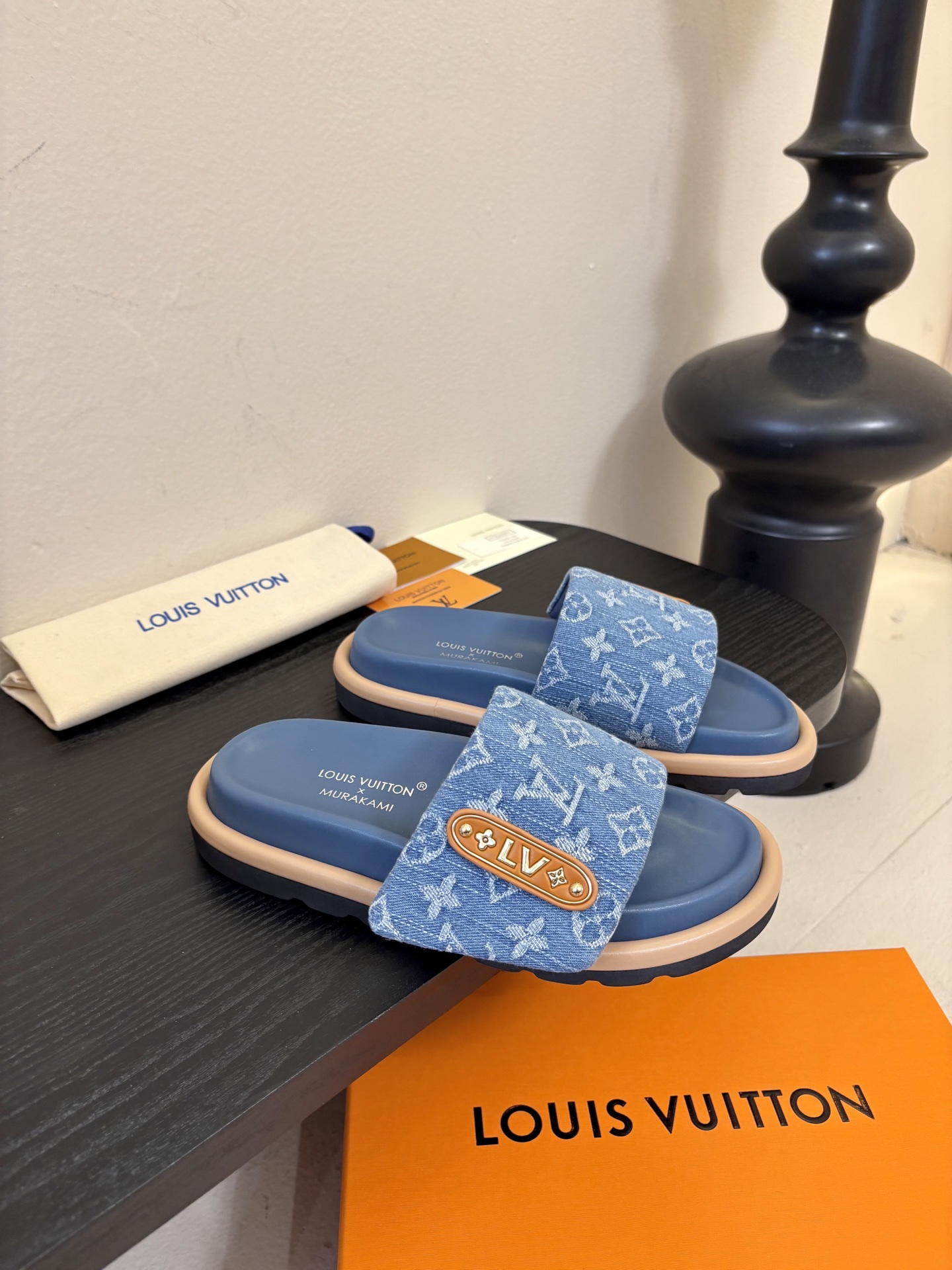 𝐋𝐨𝐮𝐢𝐬 𝐕𝐮𝐢𝐭𝐭𝐨面包拖款春夏穿搭出勤率最高的拖鞋上脚超级无敌舒服，贴合脚部不挑脚型宽脚背的姐妹也