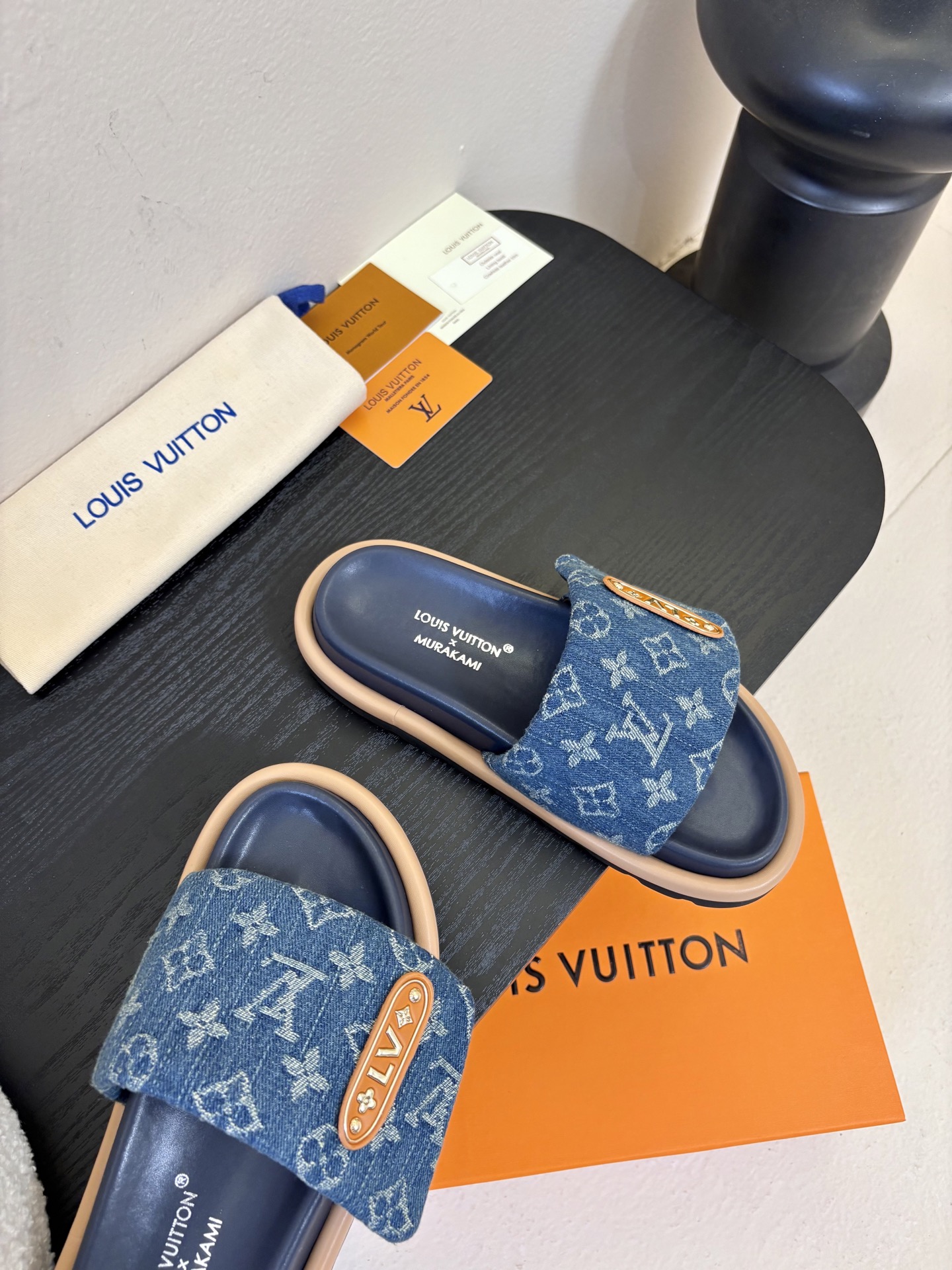 𝐋𝐨𝐮𝐢𝐬 𝐕𝐮𝐢𝐭𝐭𝐨面包拖款春夏穿搭出勤率最高的拖鞋上脚超级无敌舒服，贴合脚部不挑脚型宽脚背的姐妹也