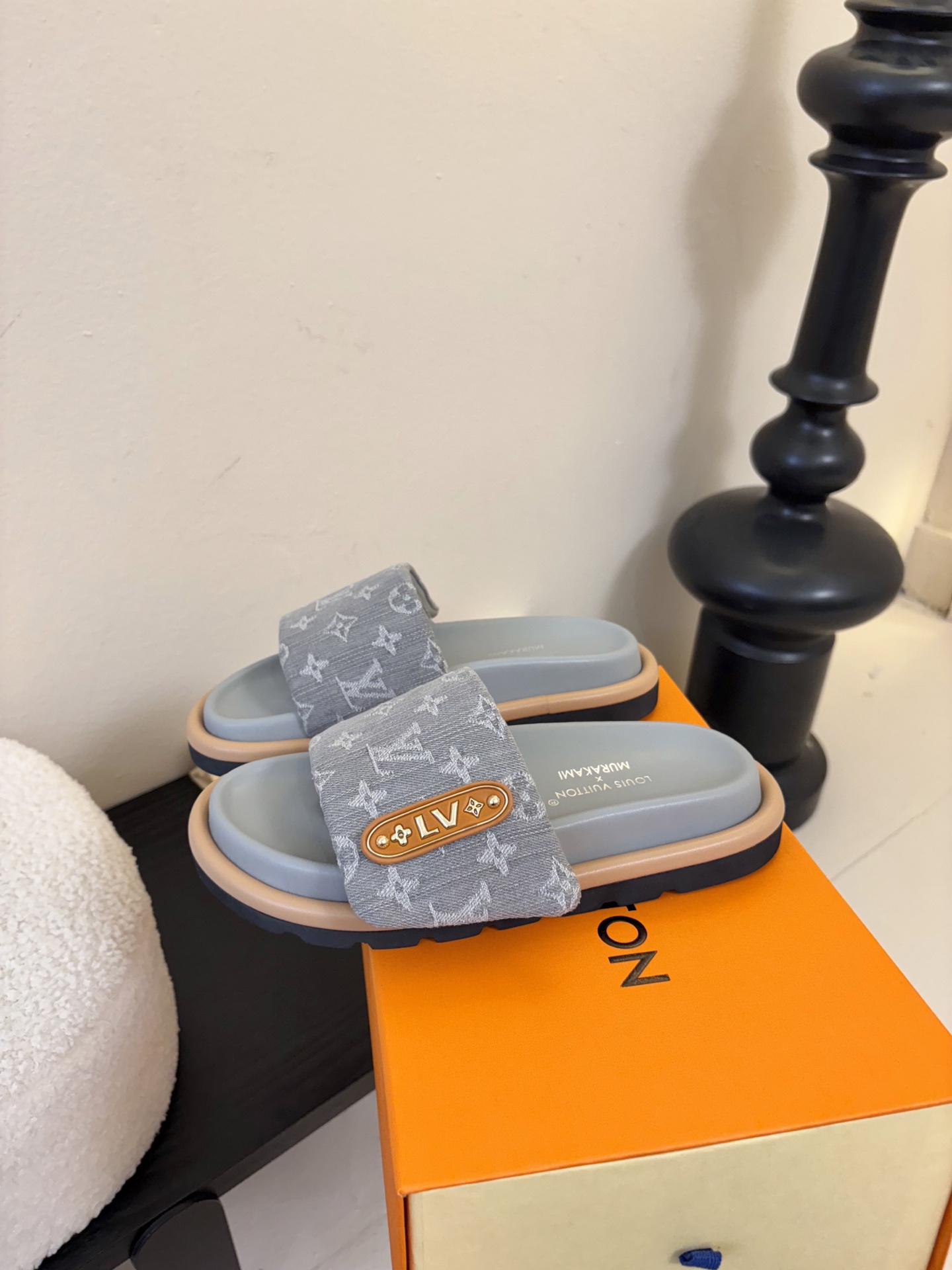 𝐋𝐨𝐮𝐢𝐬 𝐕𝐮𝐢𝐭𝐭𝐨面包拖款春夏穿搭出勤率最高的拖鞋上脚超级无敌舒服，贴合脚部不挑脚型宽脚背的姐妹也