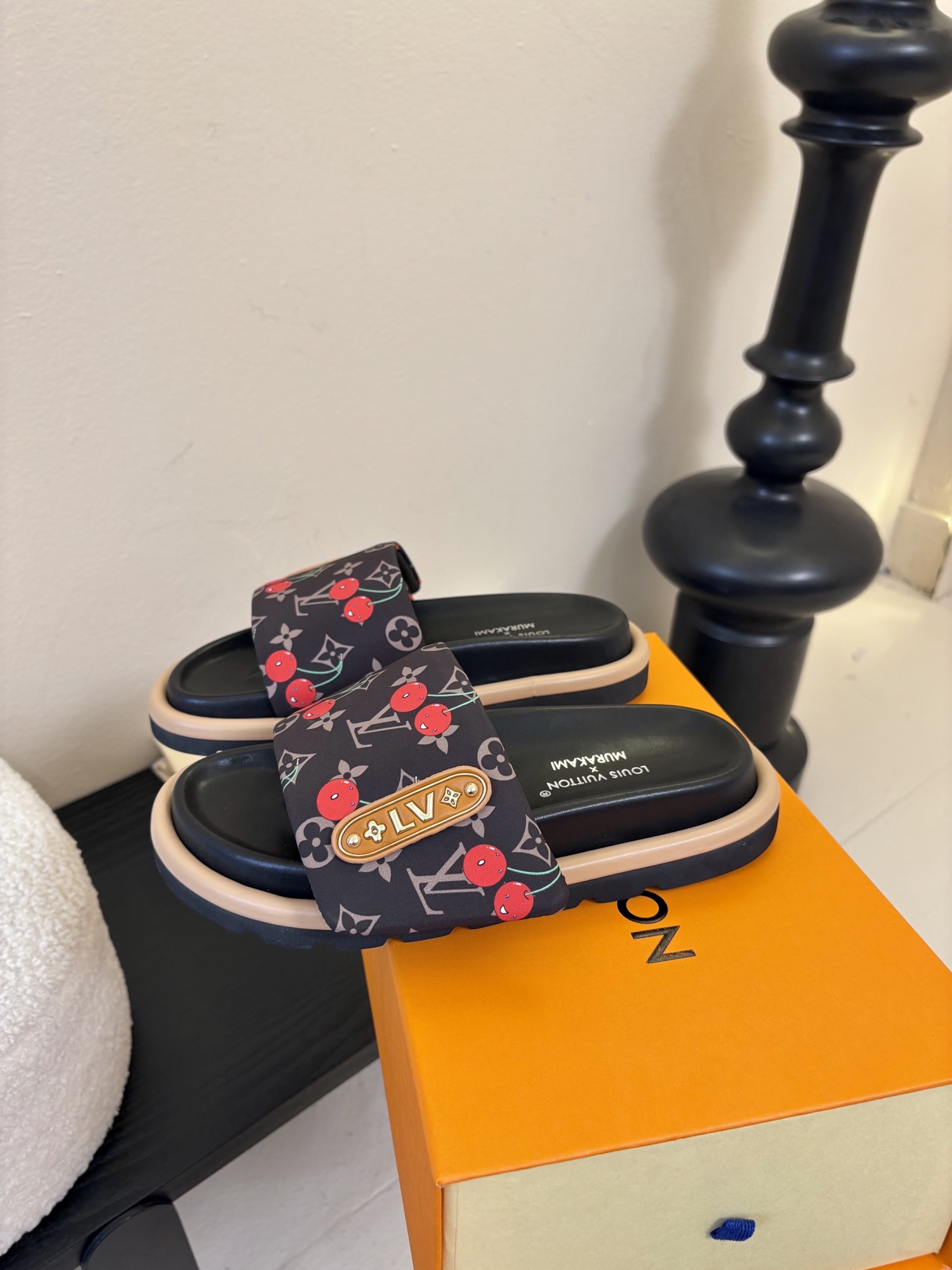 𝐋𝐨𝐮𝐢𝐬 𝐕𝐮𝐢𝐭𝐭𝐨面包拖款春夏穿搭出勤率最高的拖鞋上脚超级无敌舒服，贴合脚部不挑脚型宽脚背的姐妹也