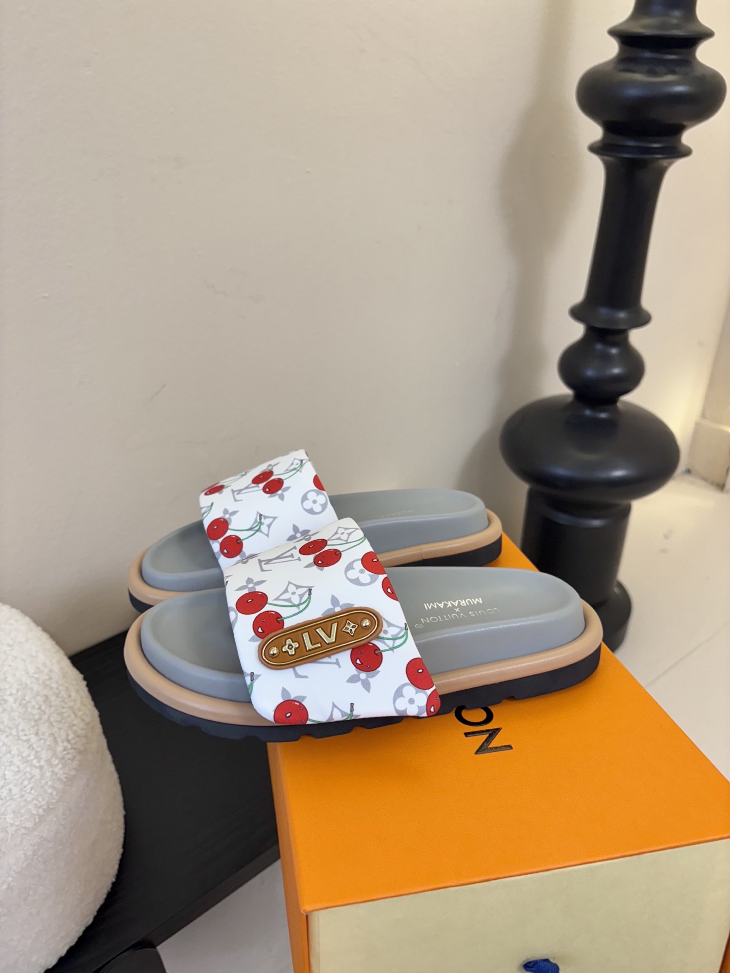 𝐋𝐨𝐮𝐢𝐬 𝐕𝐮𝐢𝐭𝐭𝐨面包拖款春夏穿搭出勤率最高的拖鞋上脚超级无敌舒服，贴合脚部不挑脚型宽脚背的姐妹也