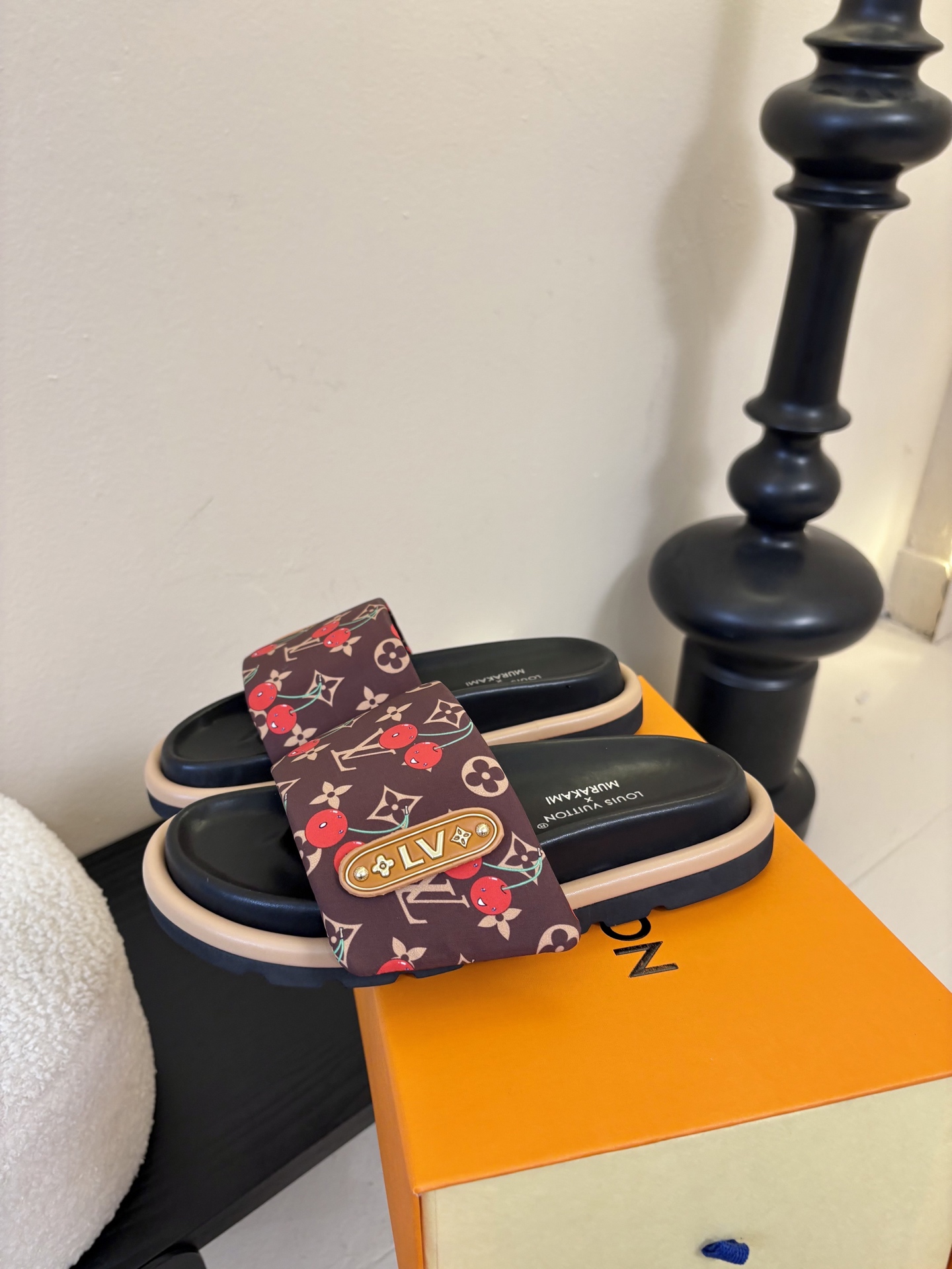 𝐋𝐨𝐮𝐢𝐬 𝐕𝐮𝐢𝐭𝐭𝐨面包拖款春夏穿搭出勤率最高的拖鞋上脚超级无敌舒服，贴合脚部不挑脚型宽脚背的姐妹也