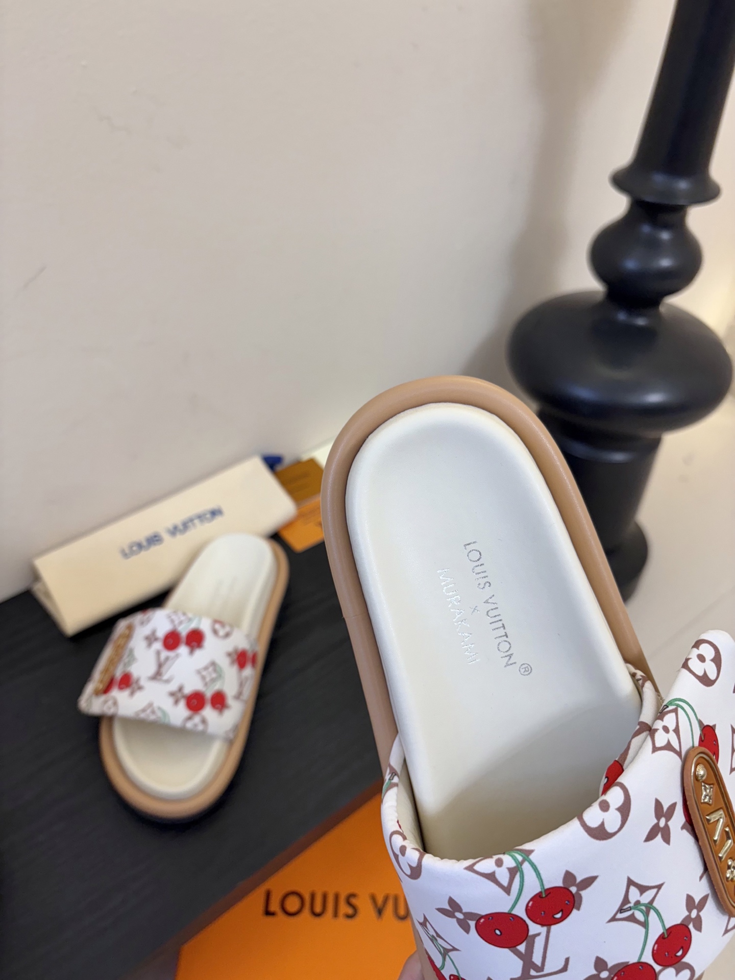 𝐋𝐨𝐮𝐢𝐬 𝐕𝐮𝐢𝐭𝐭𝐨面包拖款春夏穿搭出勤率最高的拖鞋上脚超级无敌舒服，贴合脚部不挑脚型宽脚背的姐妹也